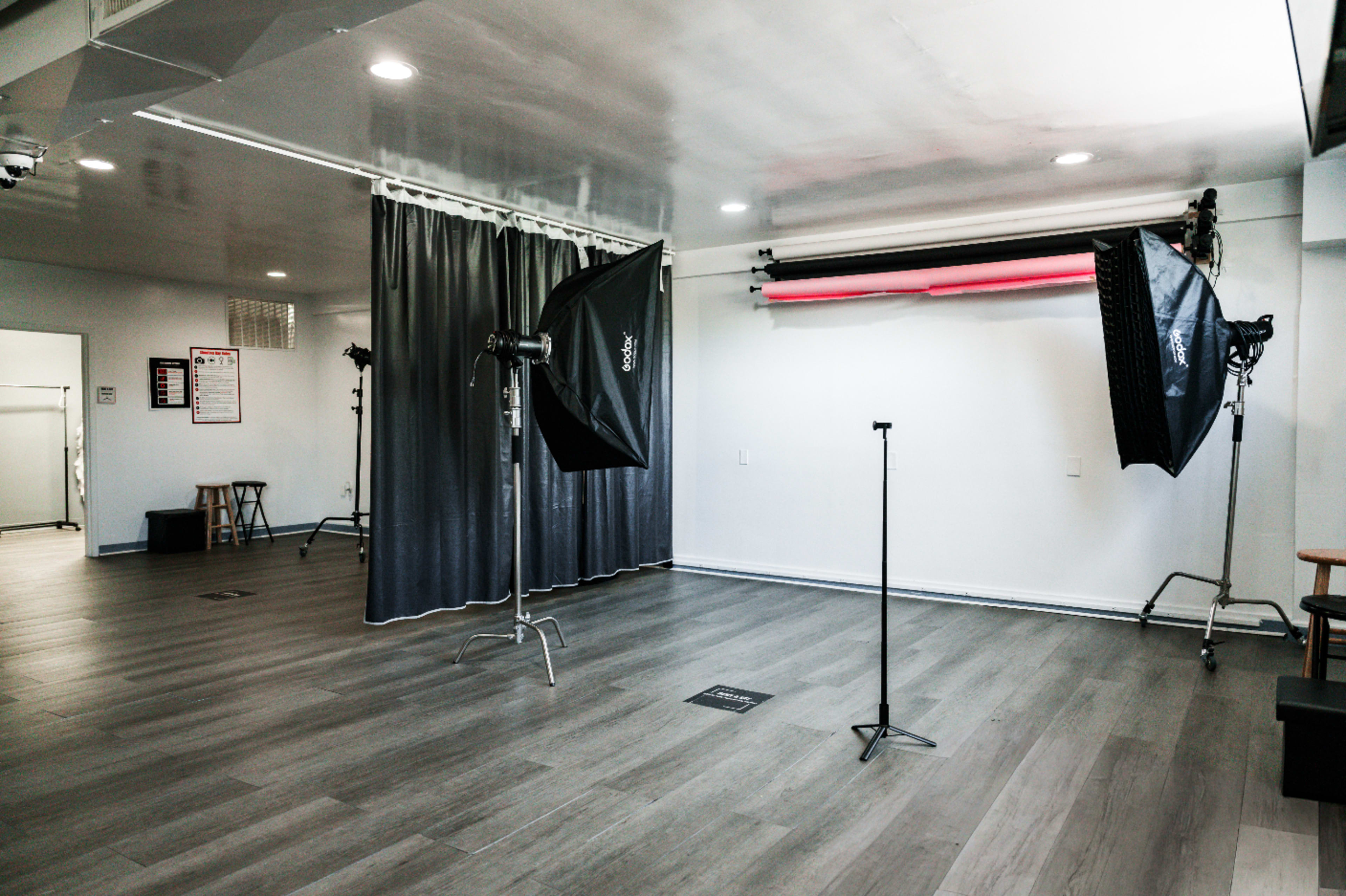 Capture Your Vision: Exclusive Norfolk, Virginia Community Shooting Bays - Perfect for Novice Photographers Image in Norfolk, Norfolk, VA