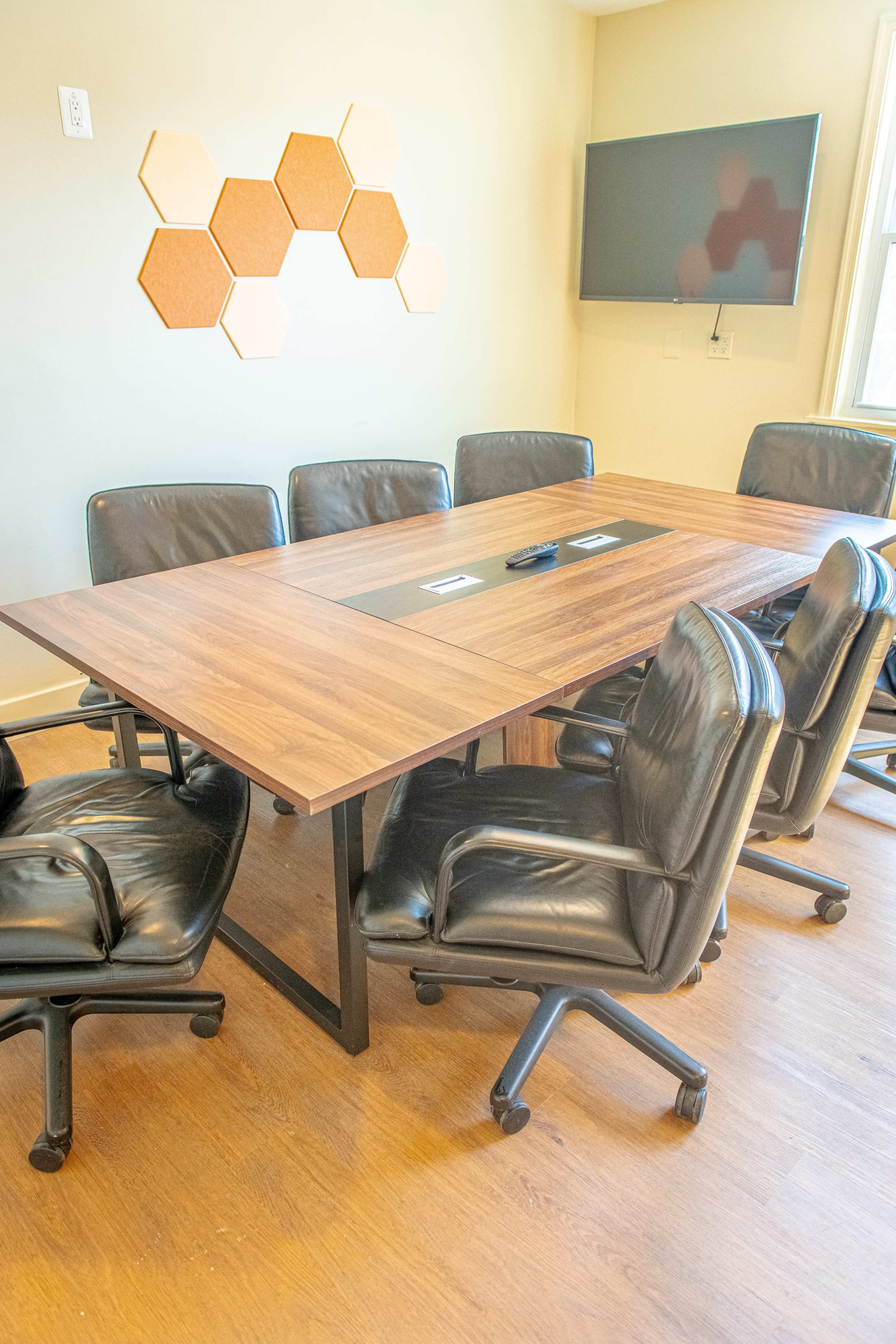 Studio Del Ray Large Conference Room Image in Del Ray, Alexandria, VA