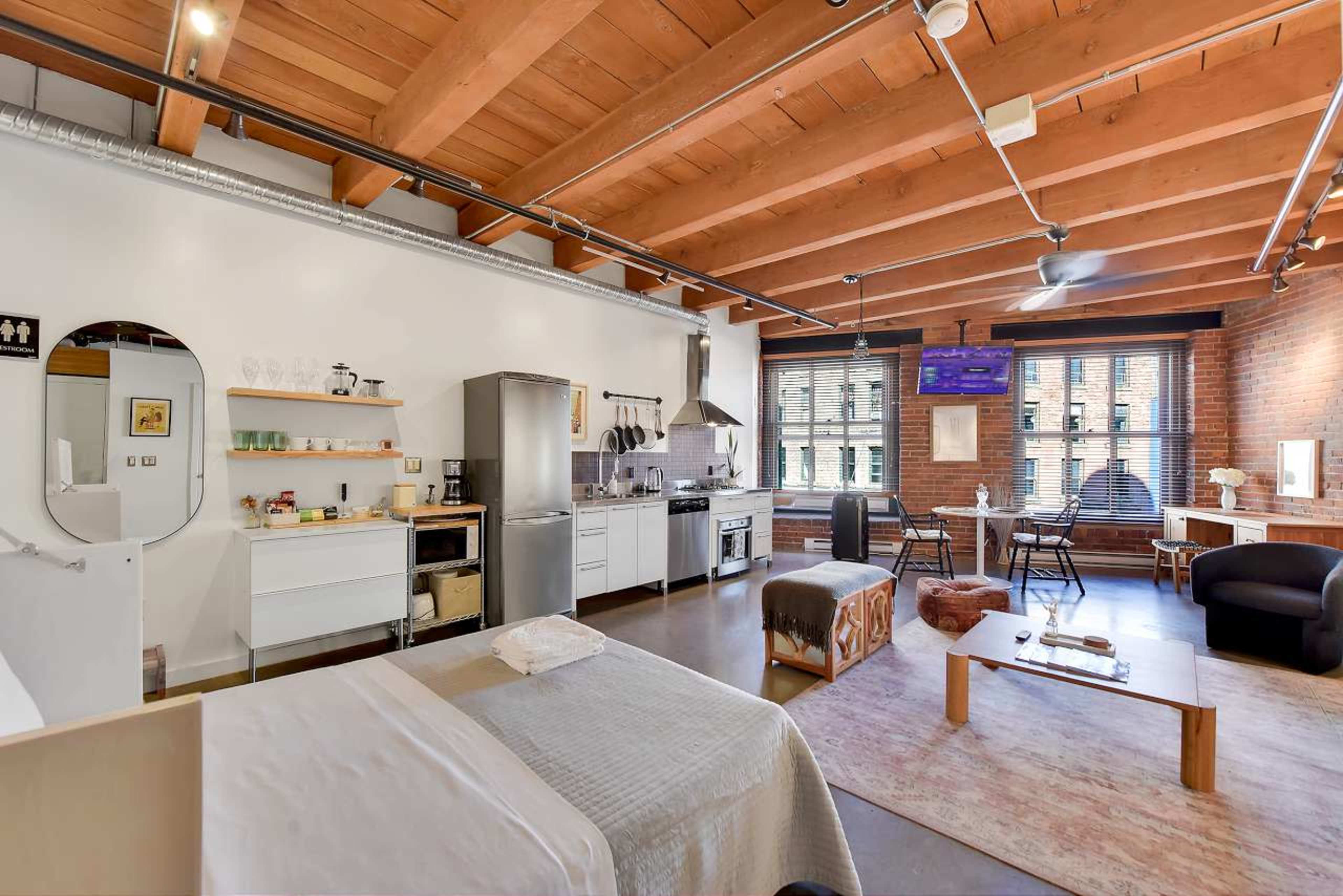 Open Concept Loft in Gastown Image in Downtown Eastside, Vancouver, BC