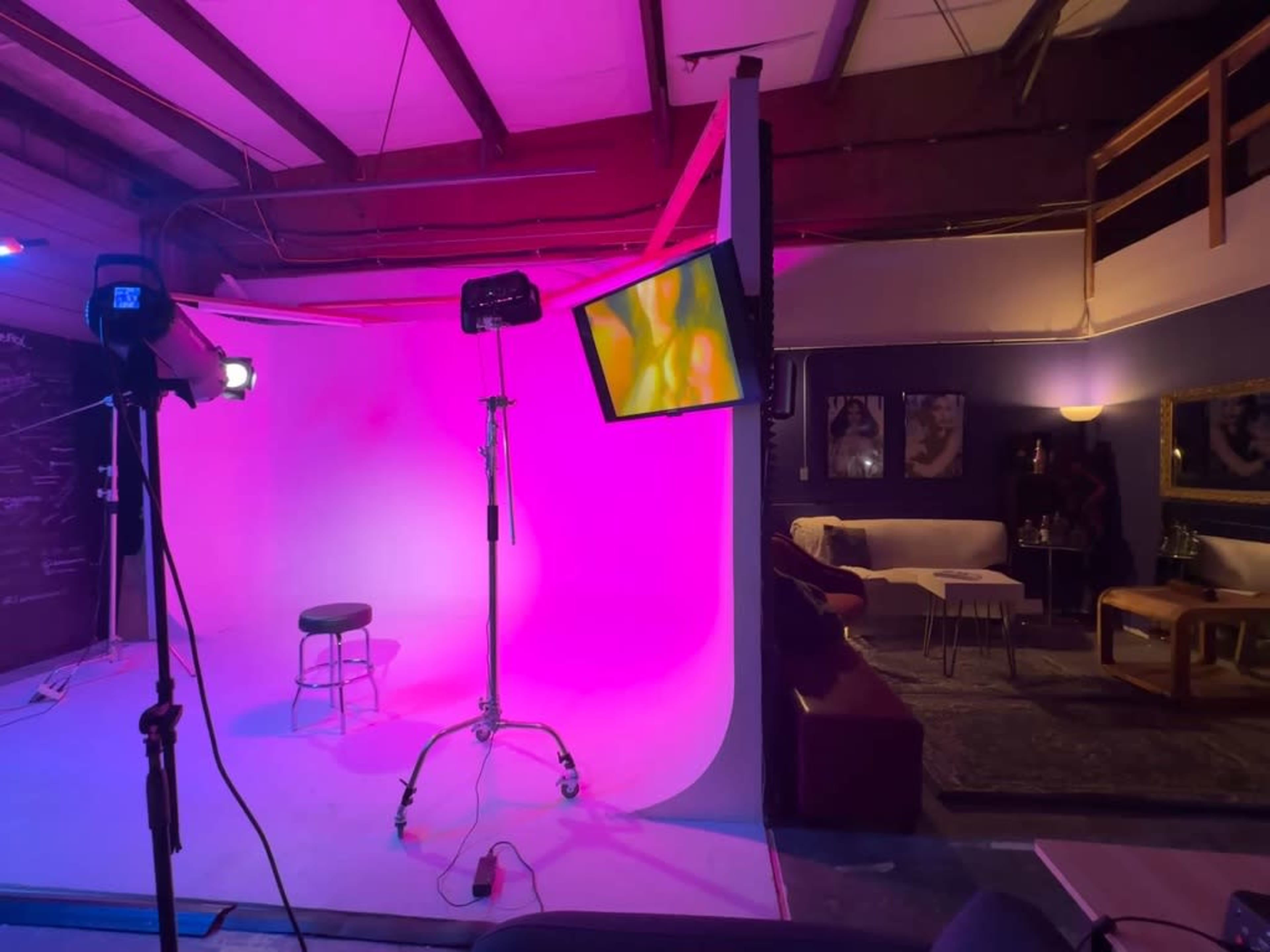 A Vibrant Mid-City Creative Arts Studio Image in Broadmoor/Sherwood Forest, Baton Rouge, LA