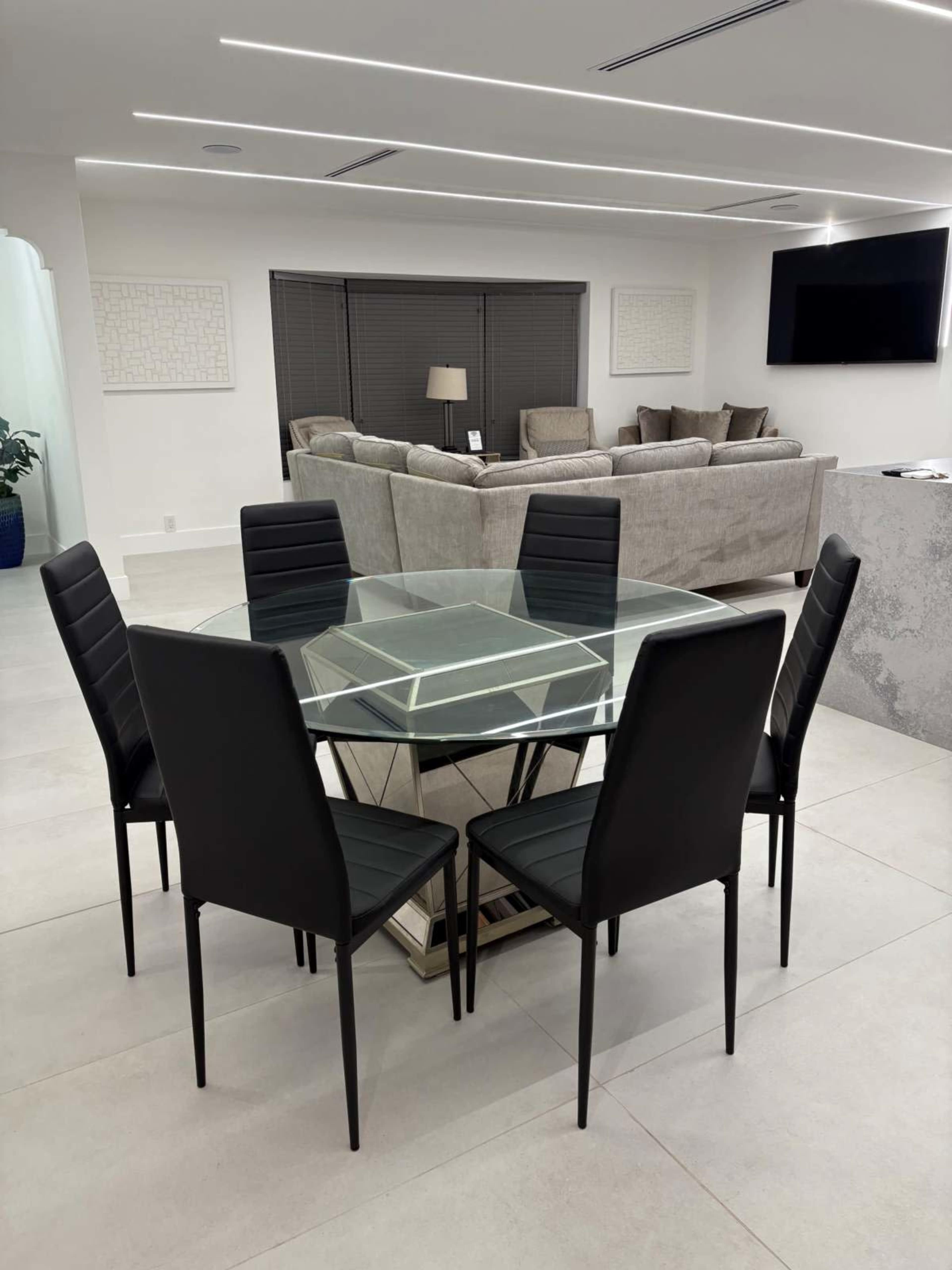 Lux Miami Rental and Outdoor Space Hollywood Hills Image in Hollywood Hills, Hollywood Hills, FL