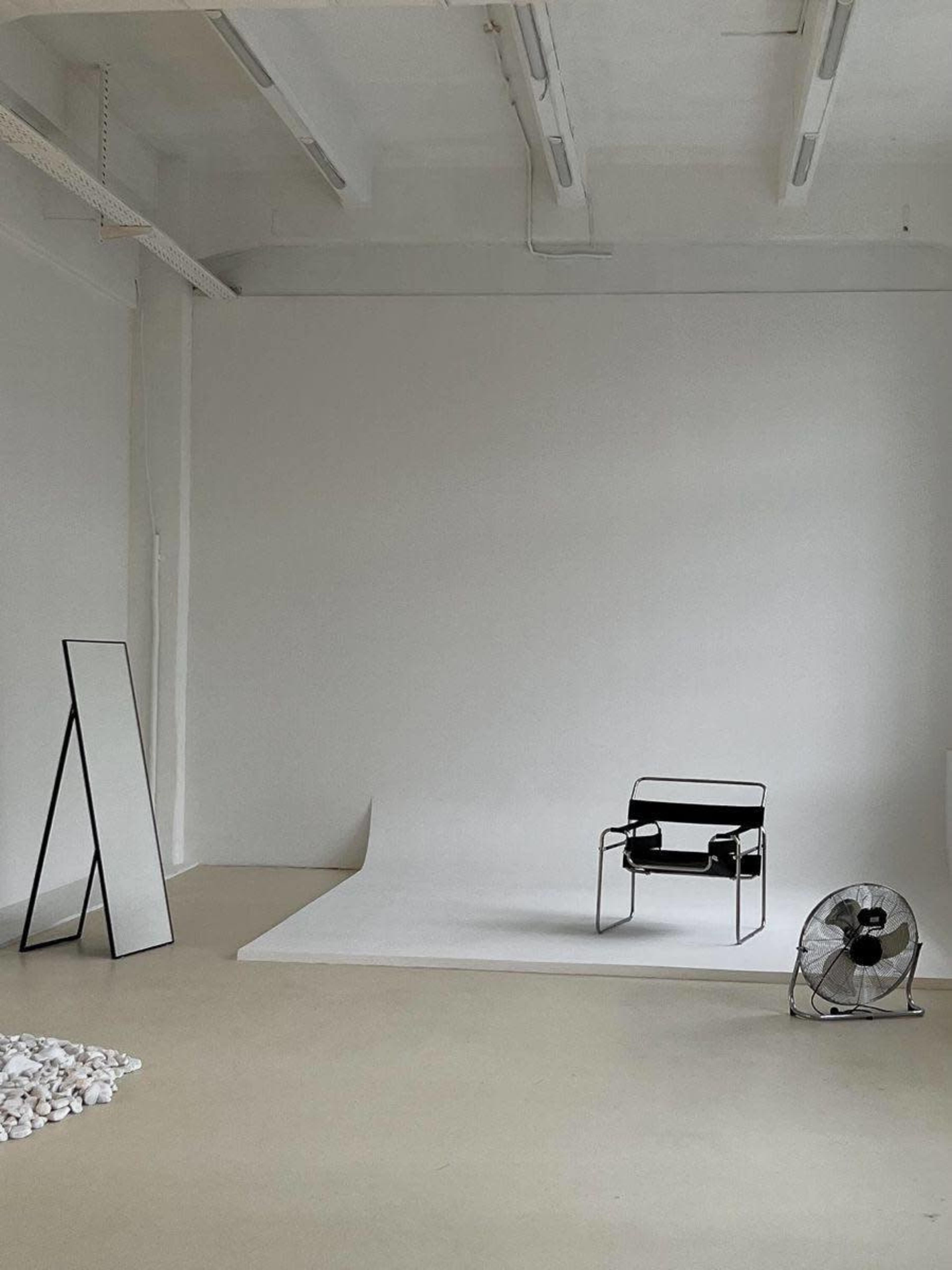 Spacious and modern Photo Studio/Podcast room Image in Milpitas, milpitas, CA