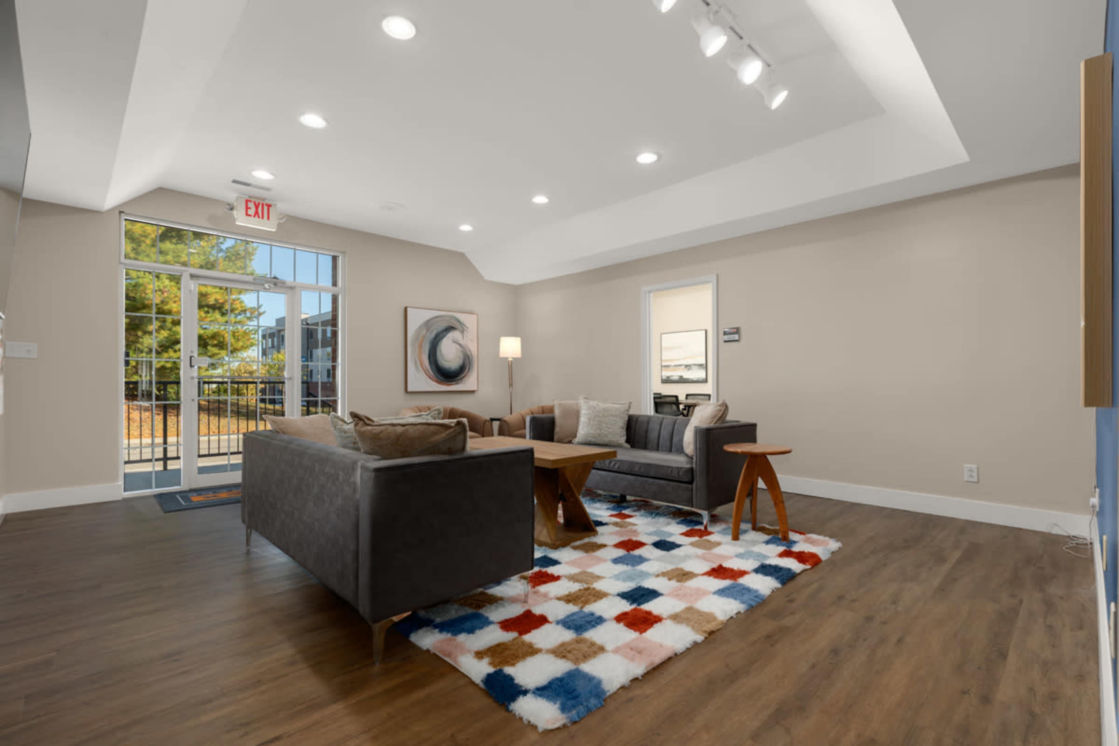 Luxe Lounge Image in O'Fallon Township, St. Peters, MO