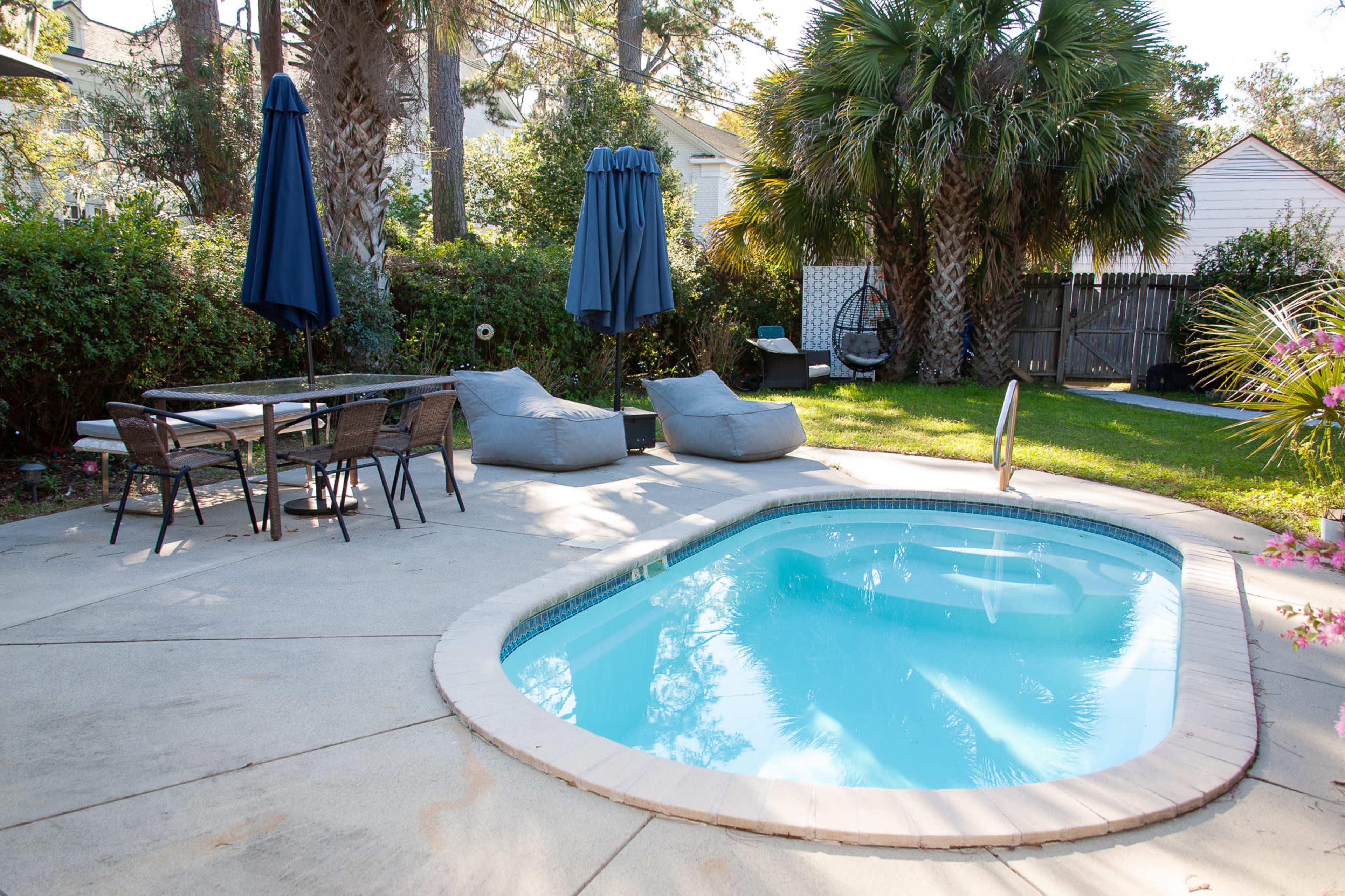 Midtown Meeting with Backyard Oasis & Cocktail Pool Image in Chatham Crescent, Savannah, GA