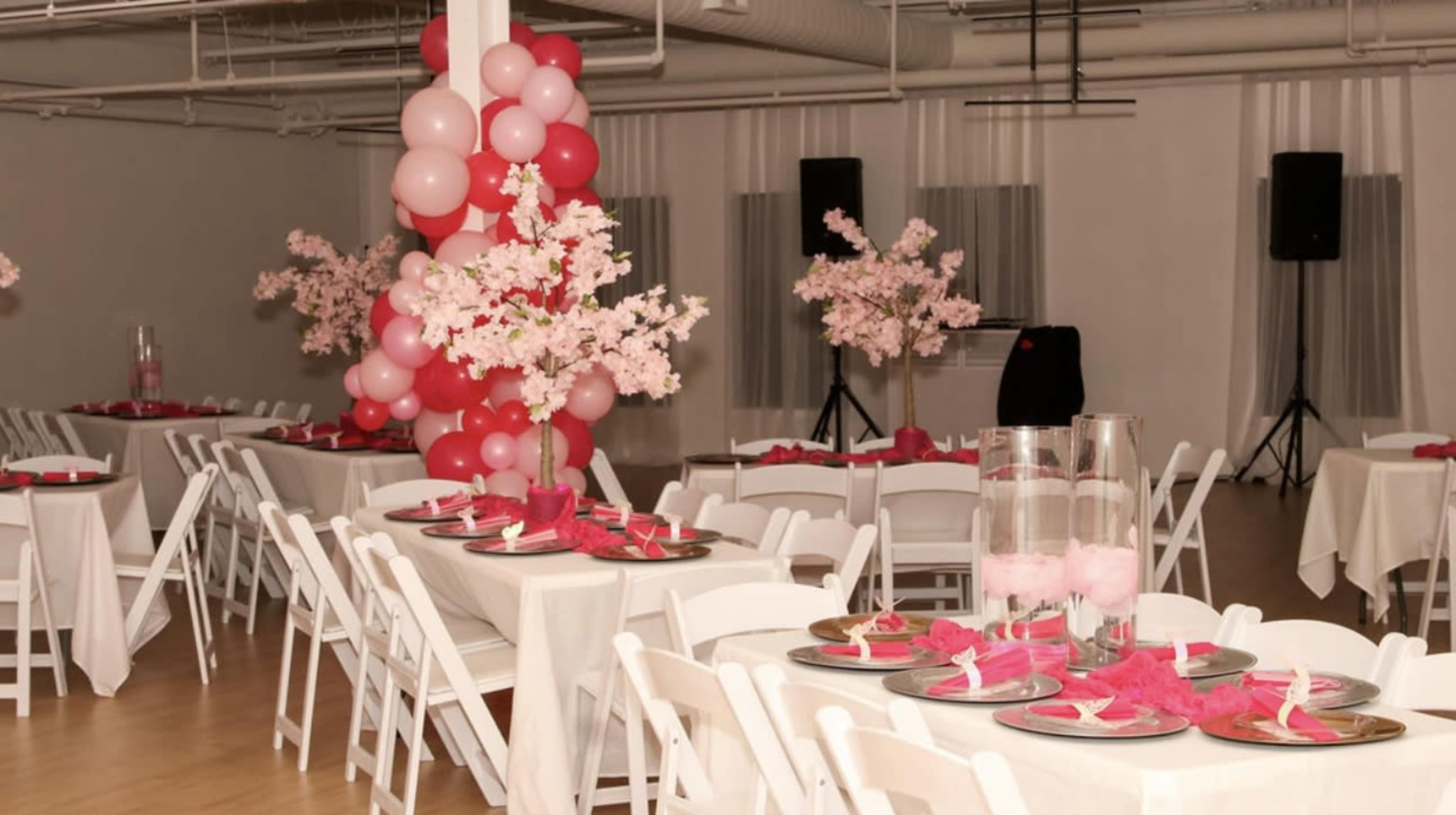 Modern loft Image in Bloomingdale Township, Carol Stream, IL