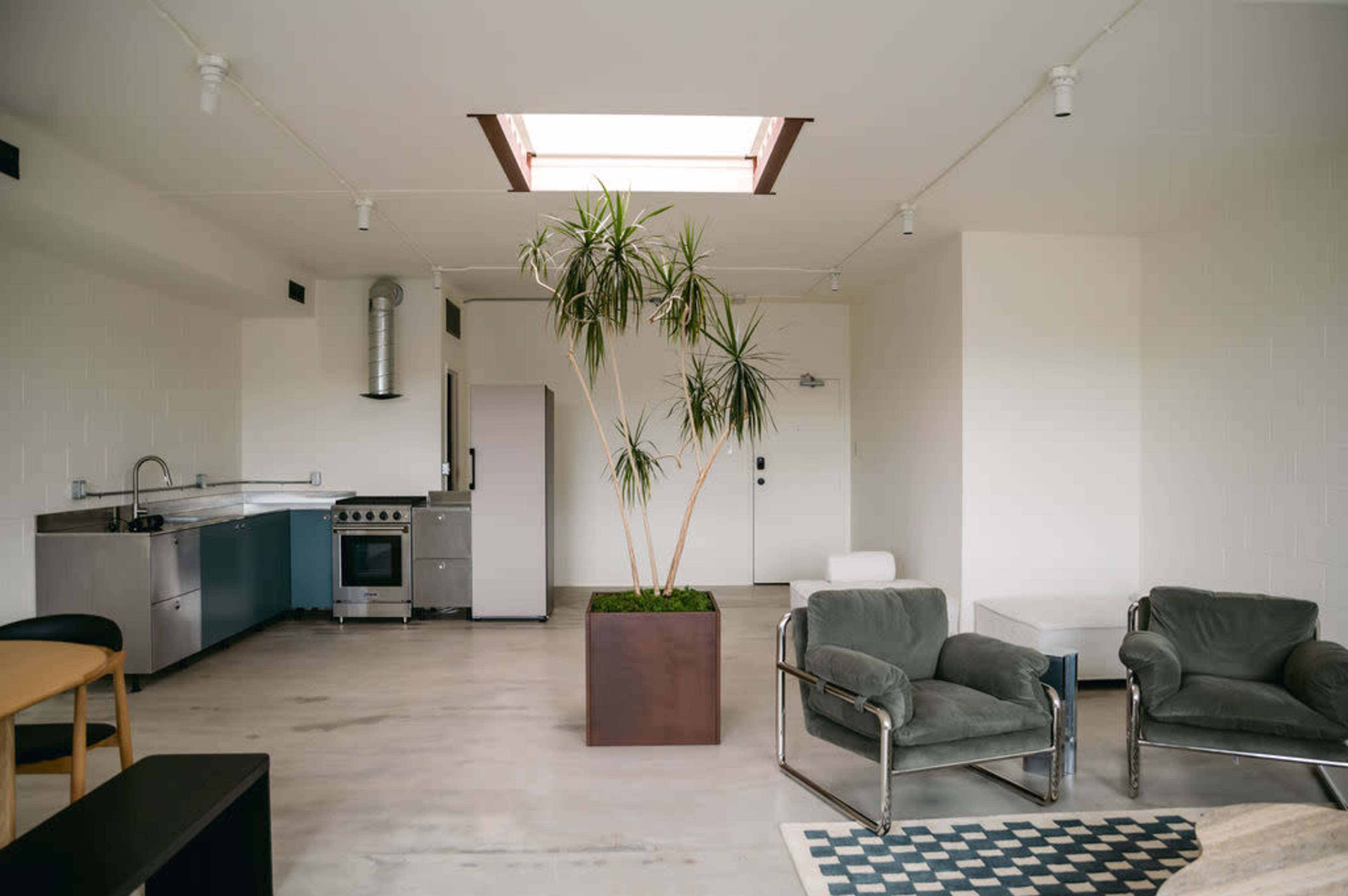 Modern Industrial Studio Loft Image in Davenport, Toronto, ON