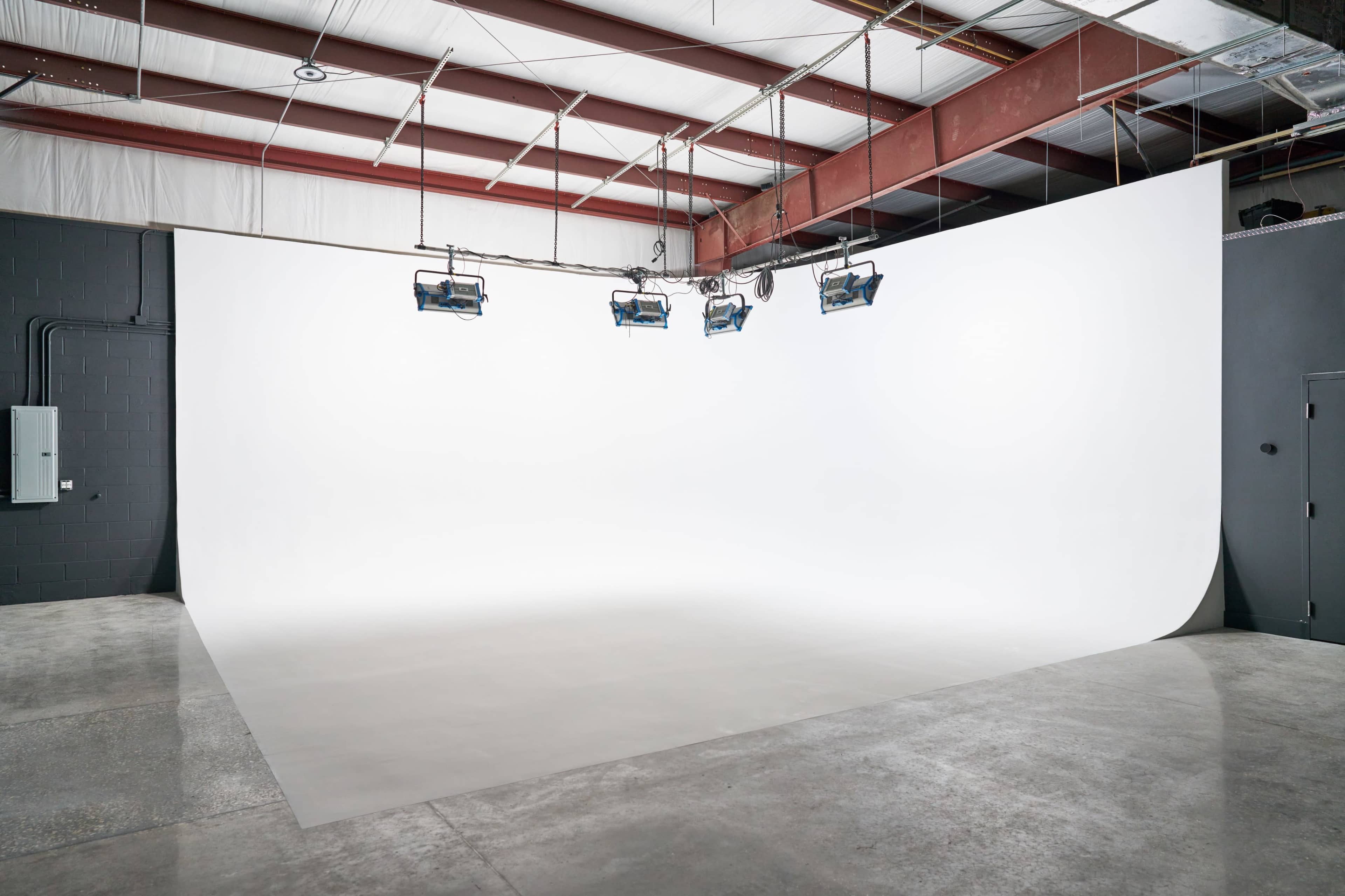 1,400SF Cyc Studio + 300SF Conference Room | 25×25 Cyc Wall – Orlando Image in Casselberry, Casselberry, FL