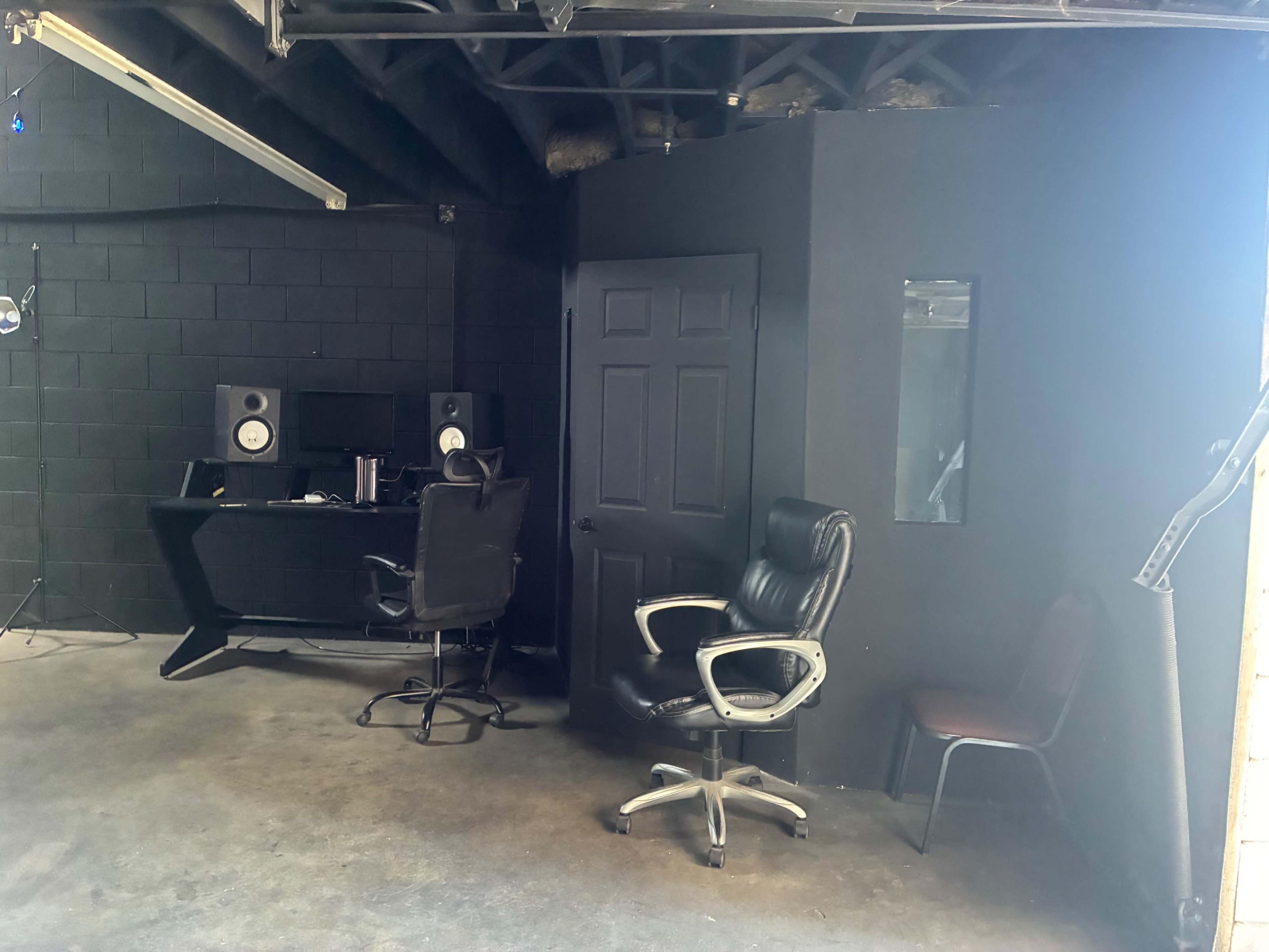 Photo & Video Studio With 8' Garage door, Flat black Image in South Montebello, Montebello, CA