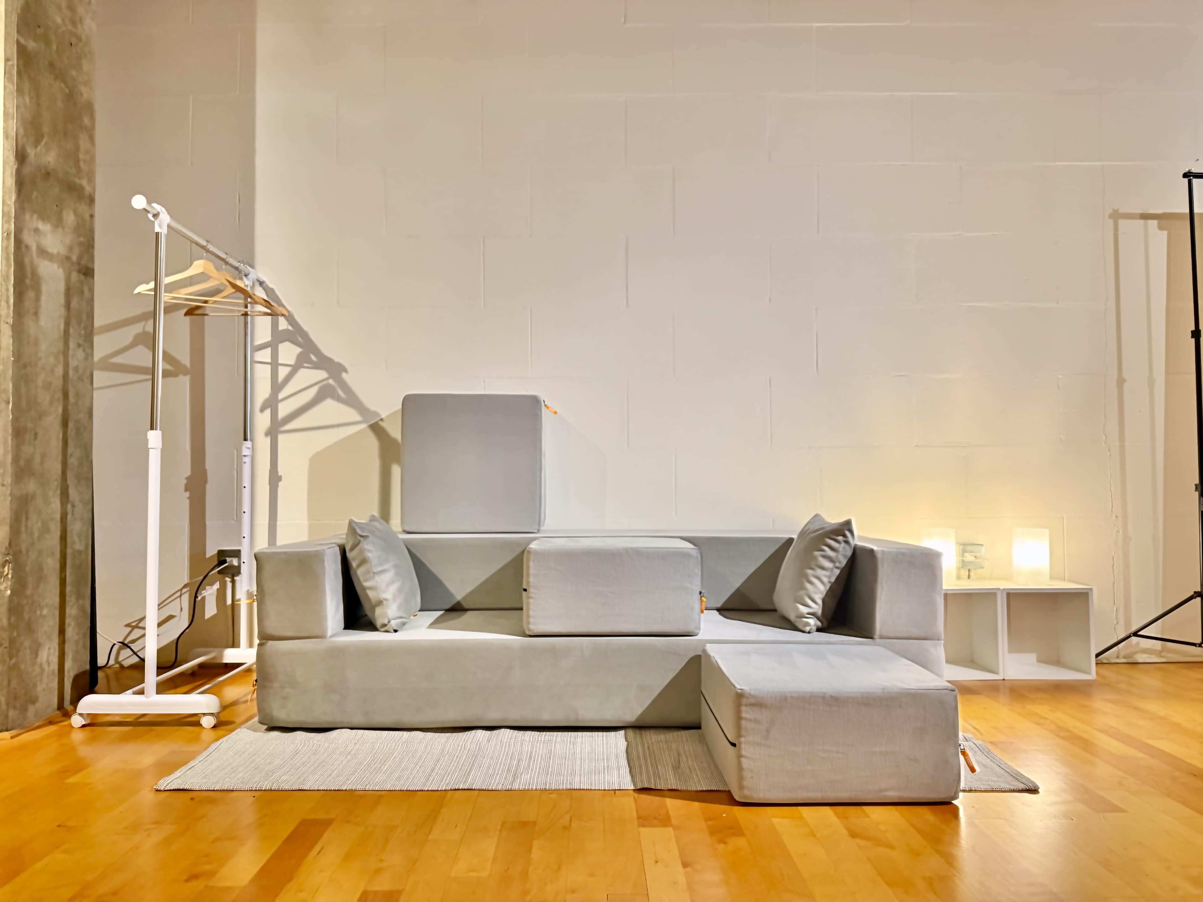 Minimalist Photo Studio w/ Backdrops & Cozy Lounge - Perfect for Creatives Image in Downtown Atlanta, Atlanta, GA