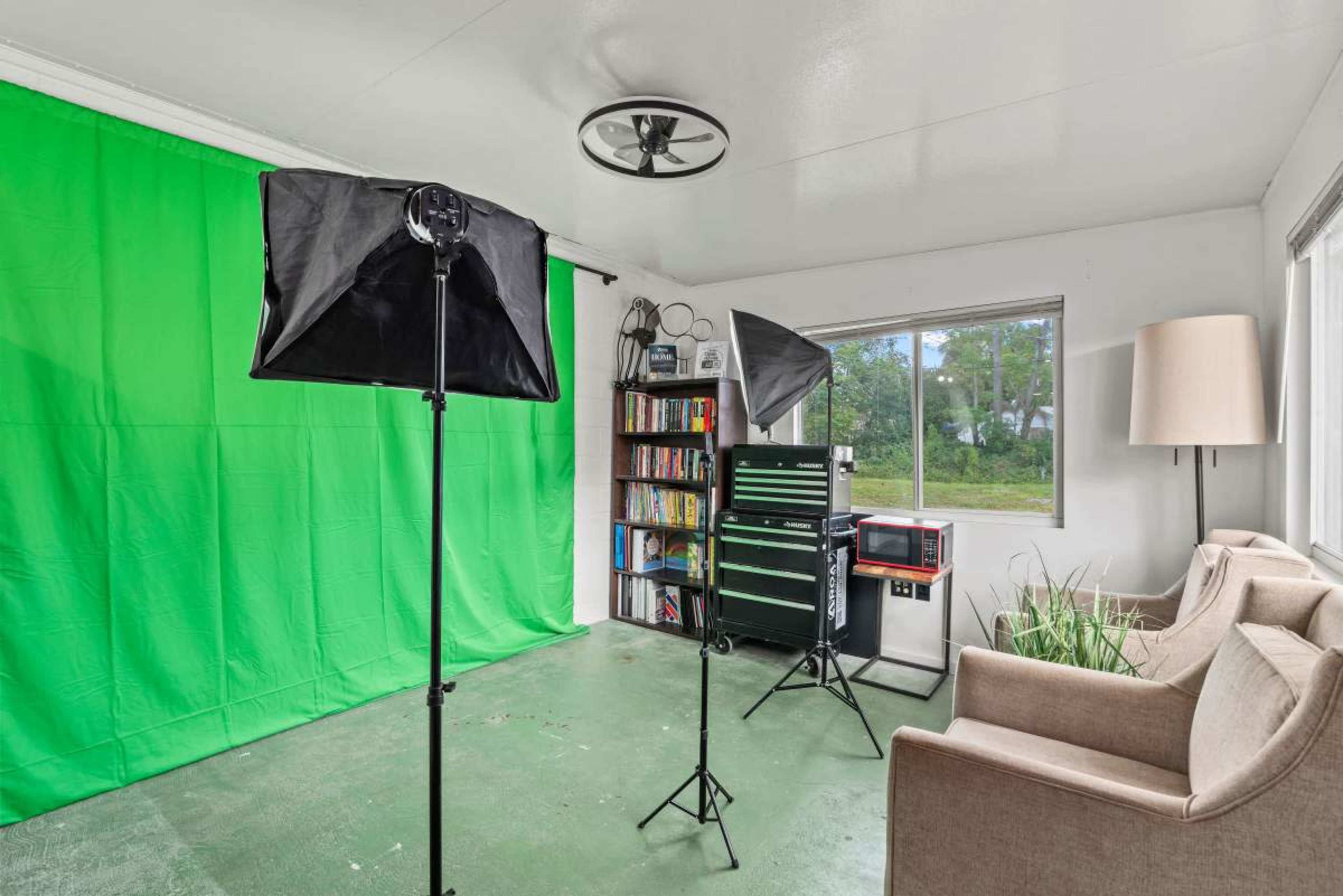 Downtown St Cloud Co-Work Production Space + FREE Wifi + Coffee + Printer + More Image in St. Cloud, Saint Cloud, FL