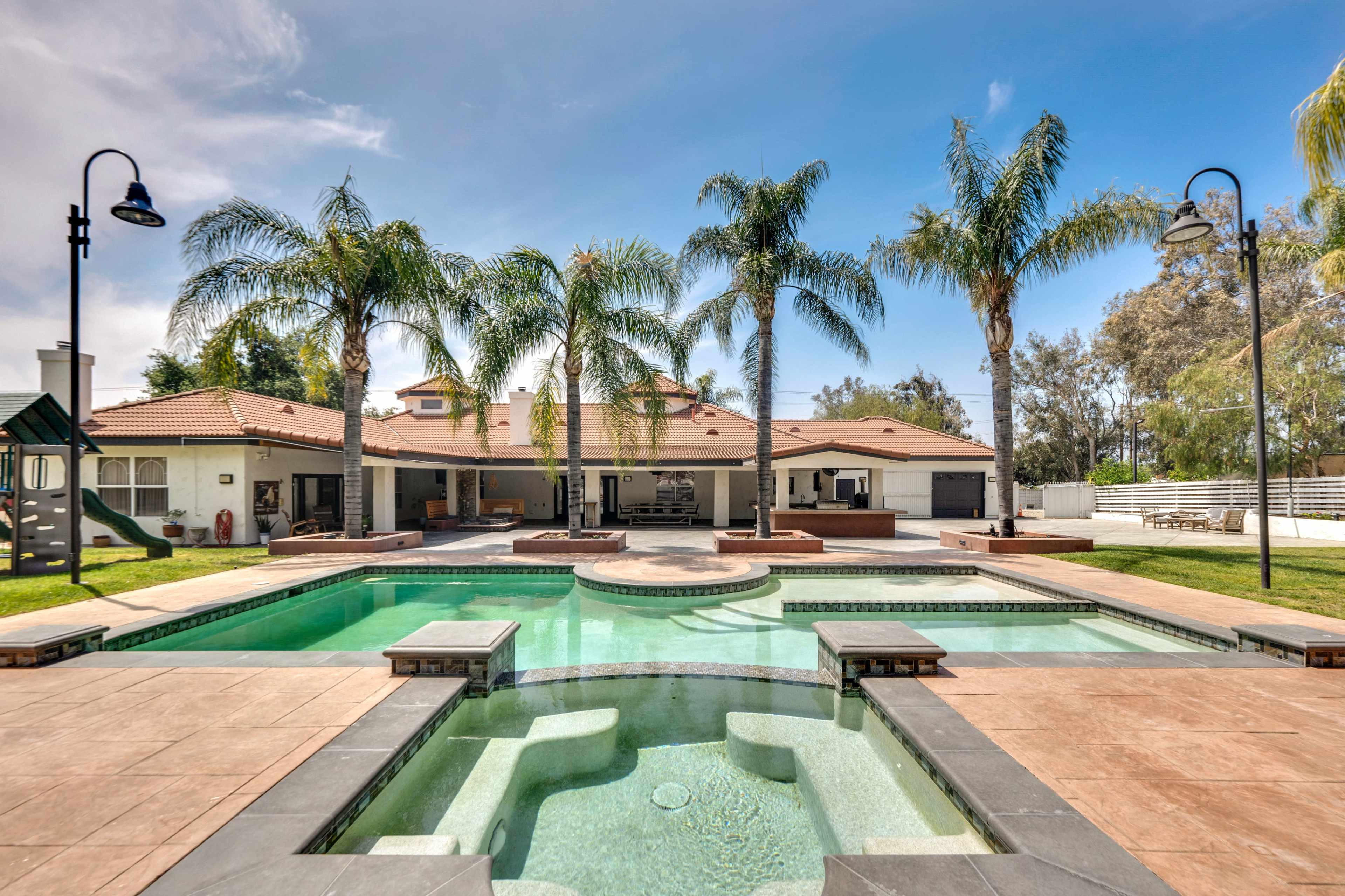 Beautiful secluded ranch style oasis- perfect backyard for parties Image in Sylmar, Sylmar, CA