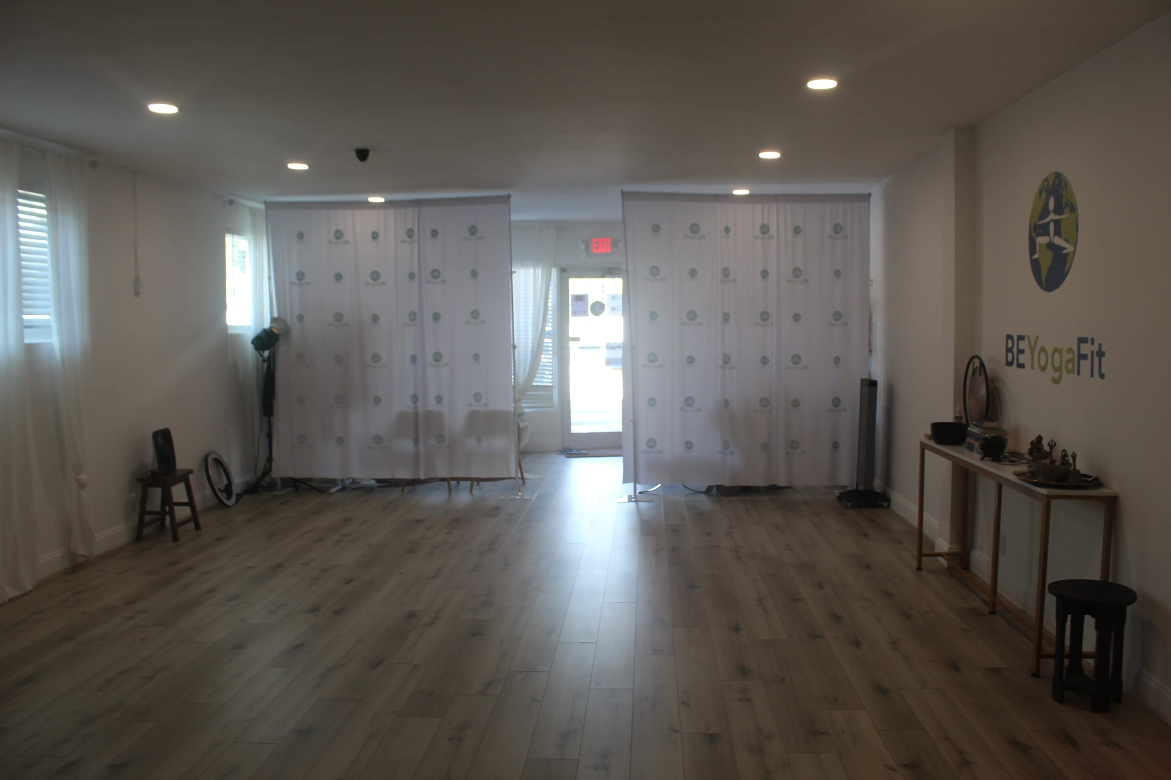 Luminous Blank Canvas Studio Image in East Fort Lauderdale, Lauderdale by the Sea, FL