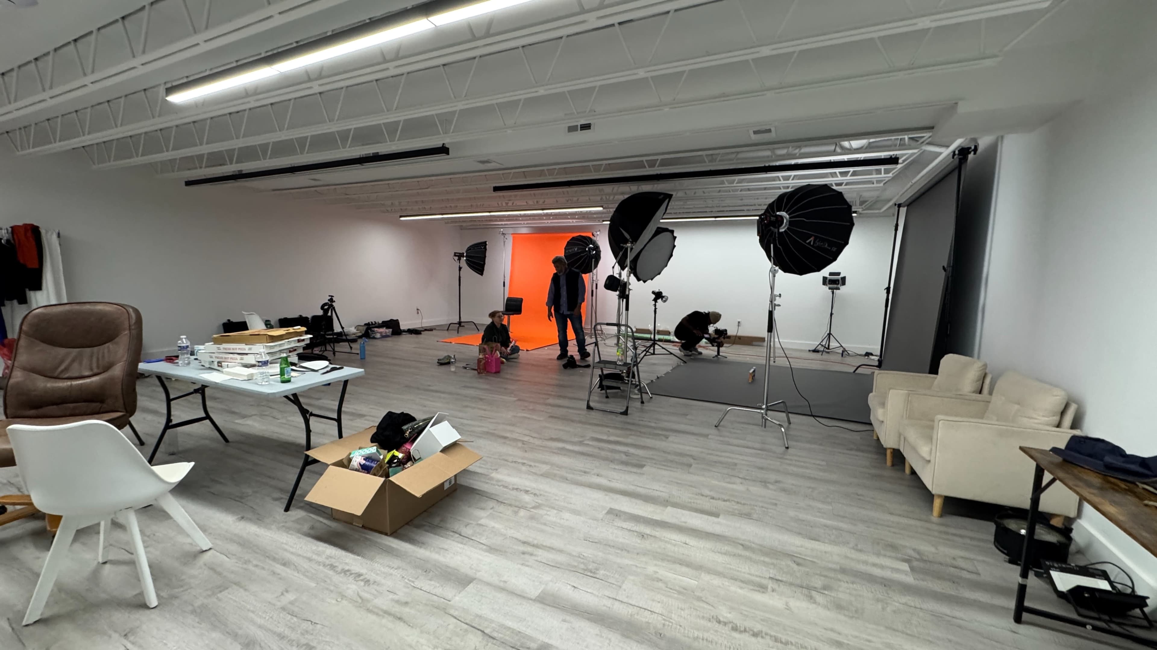 Photo / Video Studio with white walls and dimmable lighting Image in Akron, Akron, PA