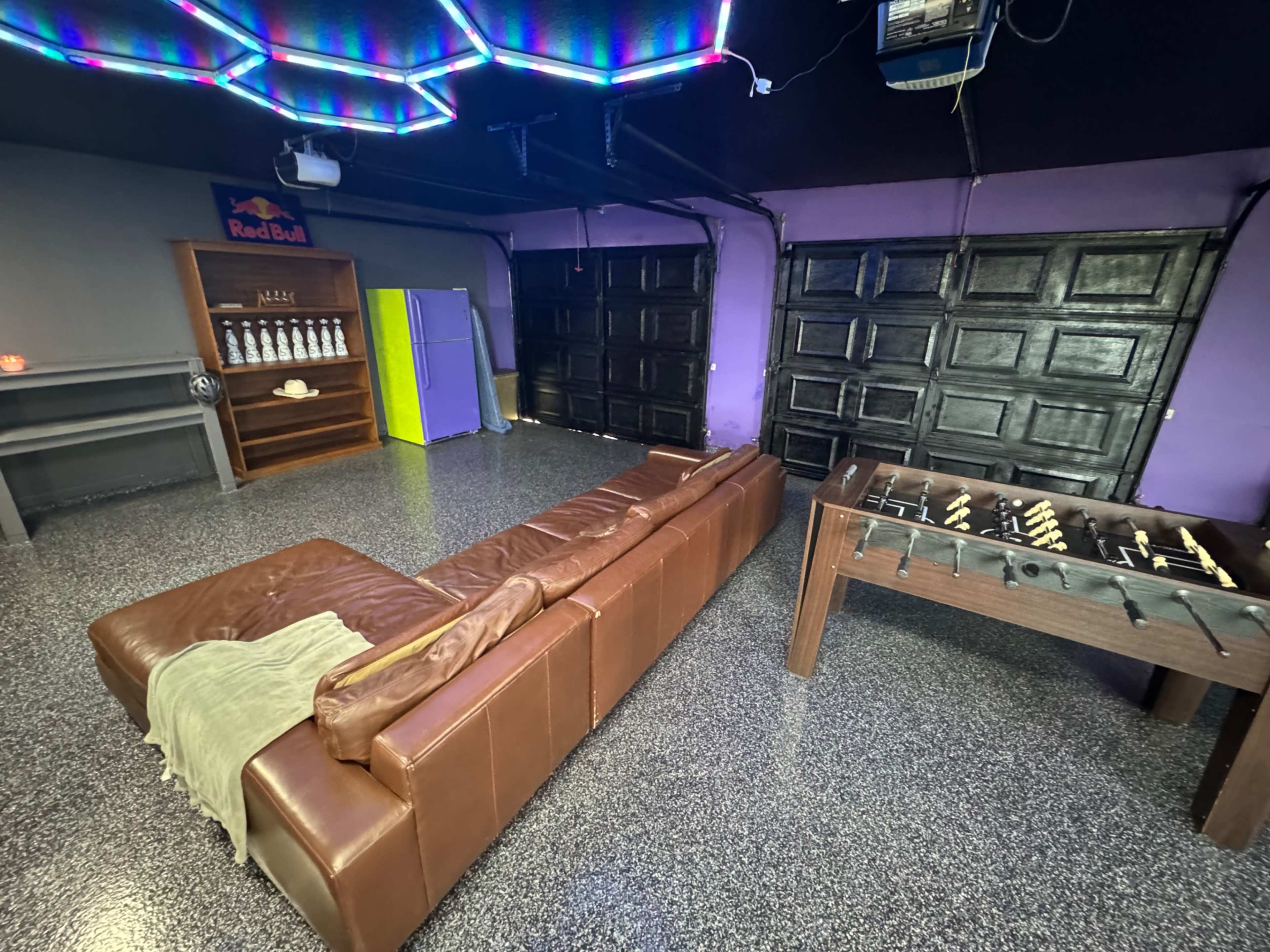 Luxury resort style pool, 100 acres. Outdoor Kitchen and restroom Image in , smithville, TX