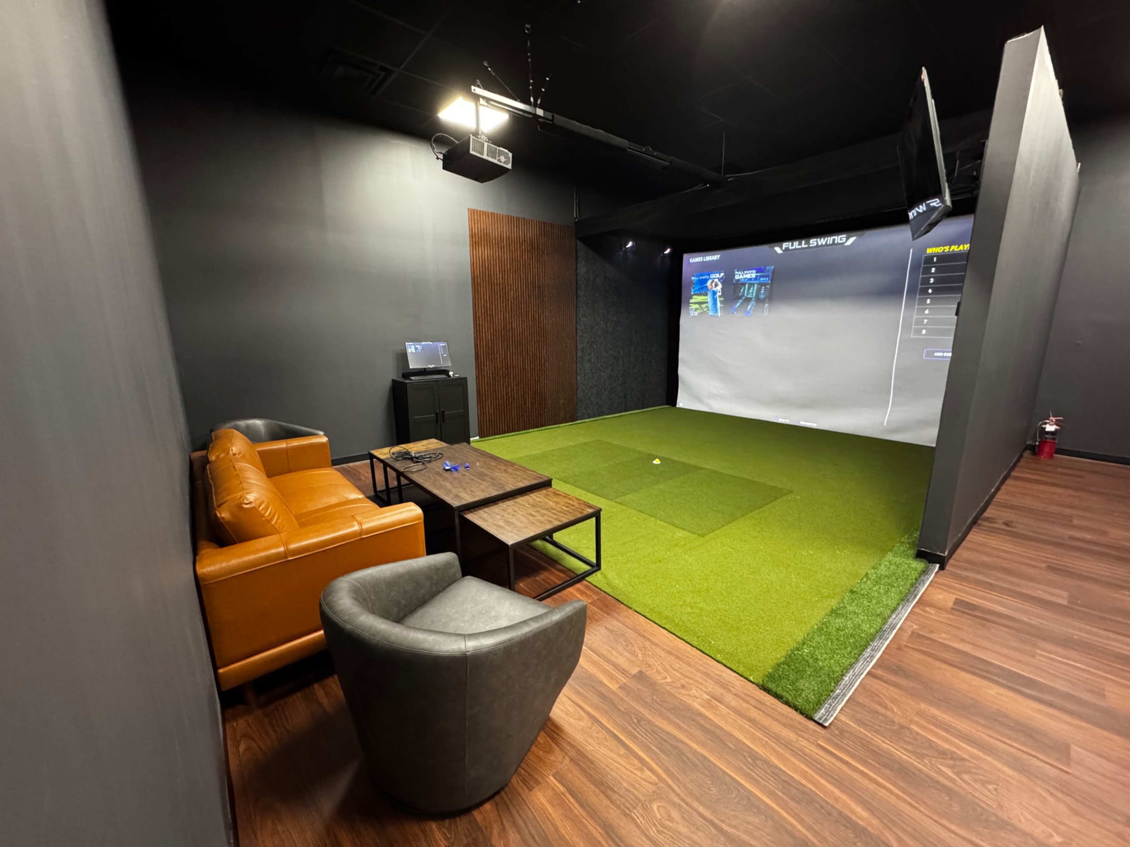 Modern, Upscale Golf Simulator Facility Image in Oyster Bay, Farmingdale, NY