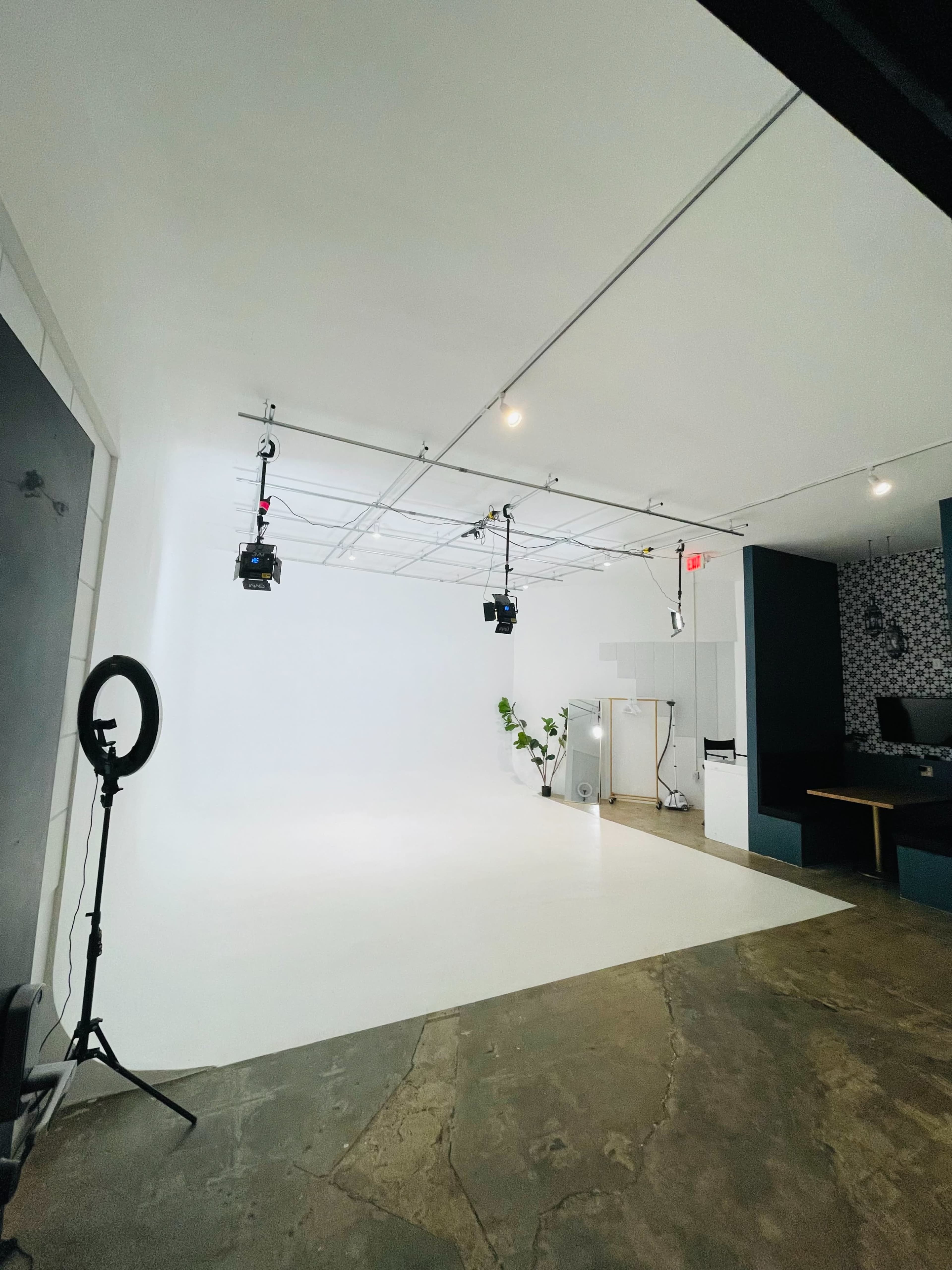 beTRUE Studio 1 + Private Parking Lot Image in Hollywood, Los Angeles, CA