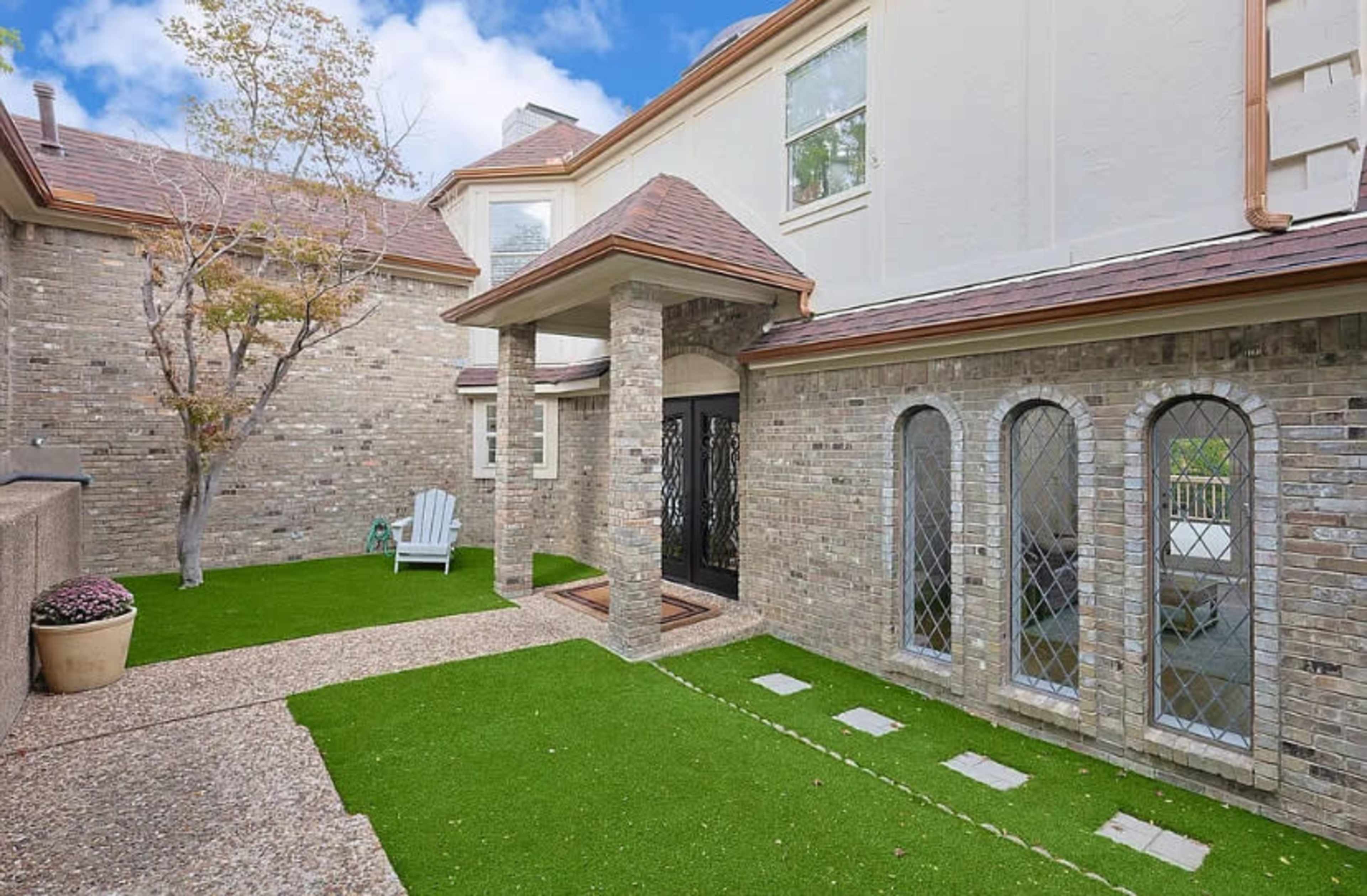 Dallas Cottage in Lux Image in Dallas, Dallas, TX