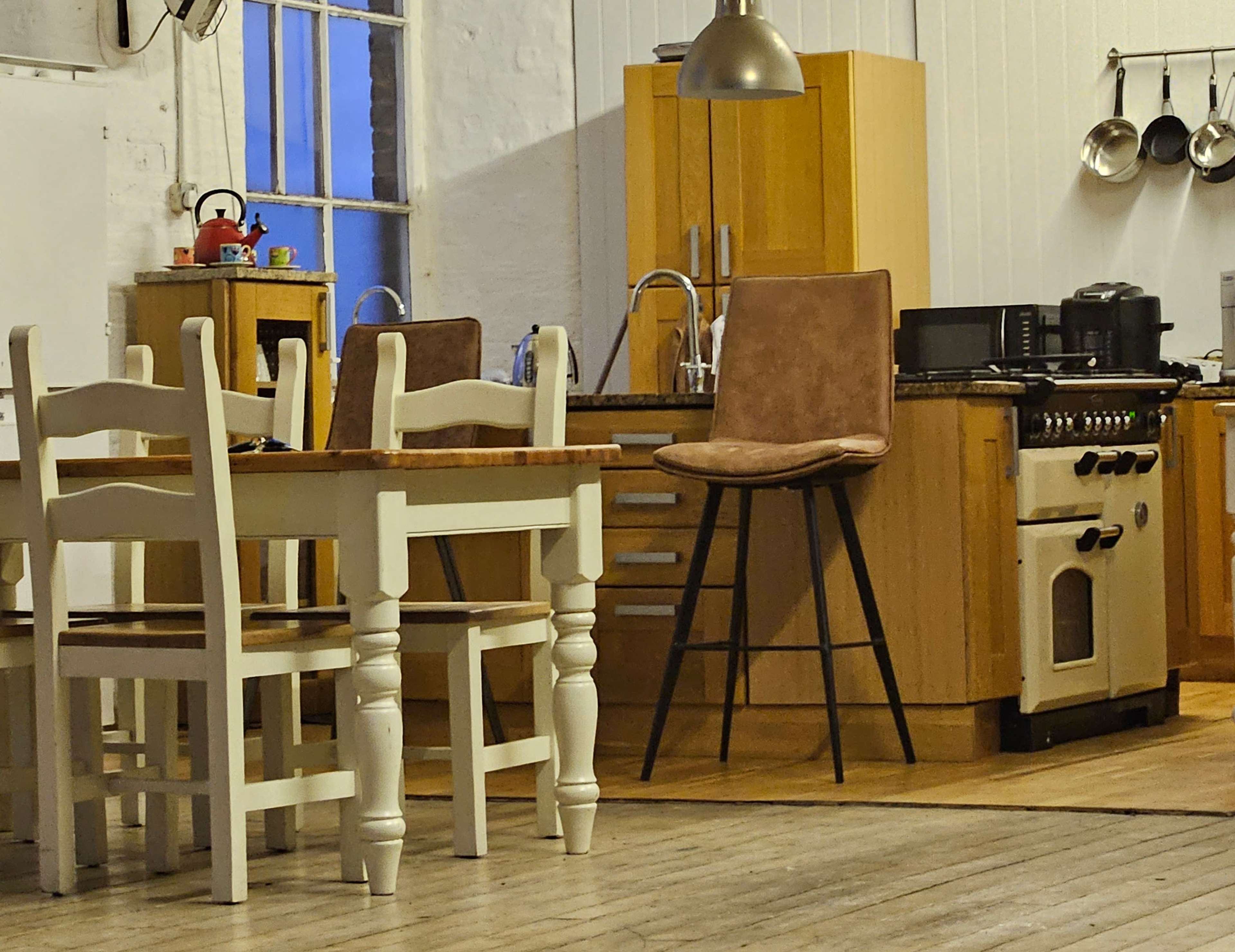 The Daylight Space - Huge windows - Old Cotton Mill - Loft Apartment vibe Image in Stockport, Stockport, ENG