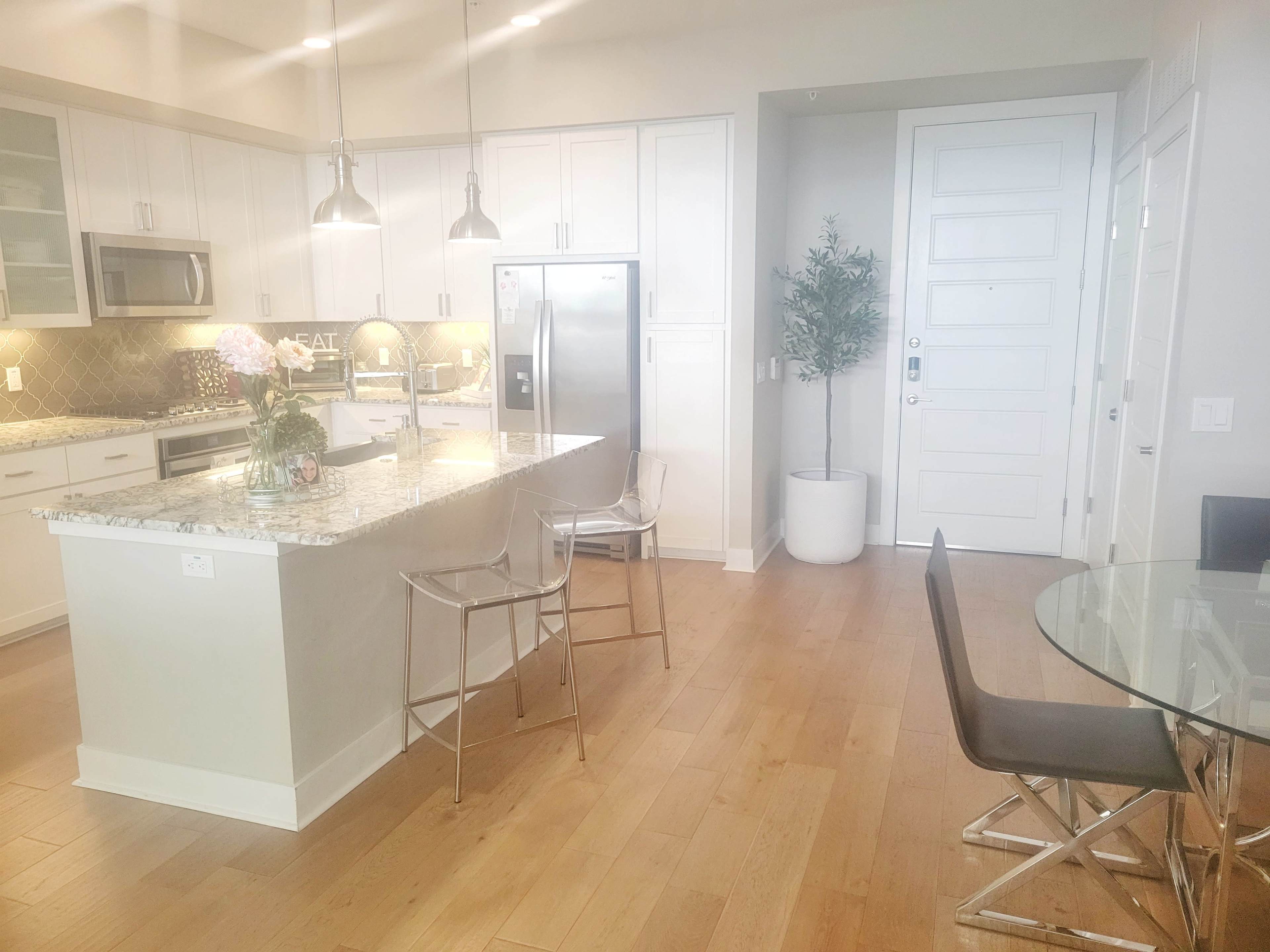 Luxurious, Modern Kitchen &/or Office Space + Pool Image in Desert View Village, Phoenix, AZ