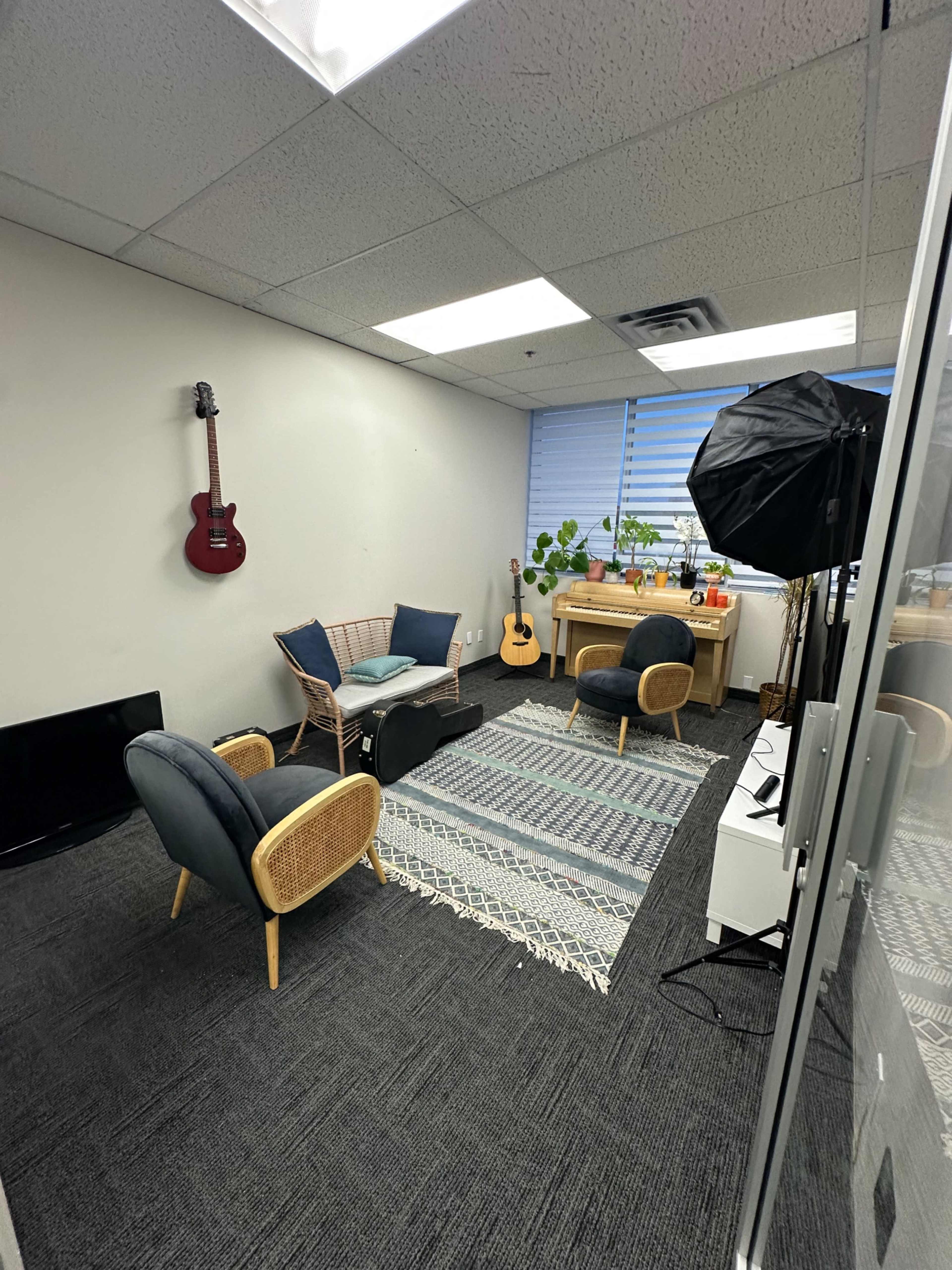 Multi-Purpose Office & Therapy Space in North York Image in Humber Summit, North York, ON
