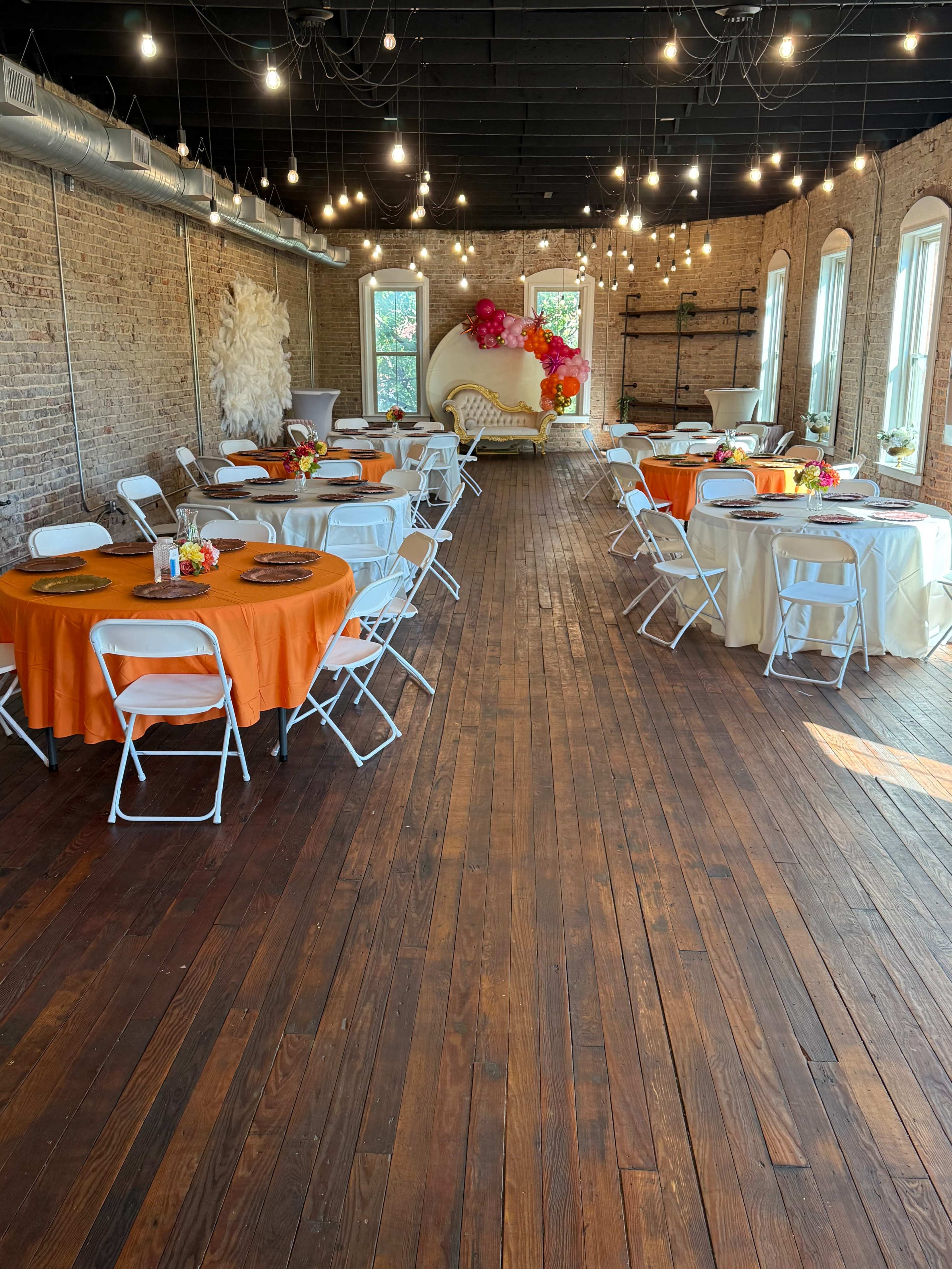 Historic Downtown Upstairs Studio Image in Mansfield, Mansfield, TX