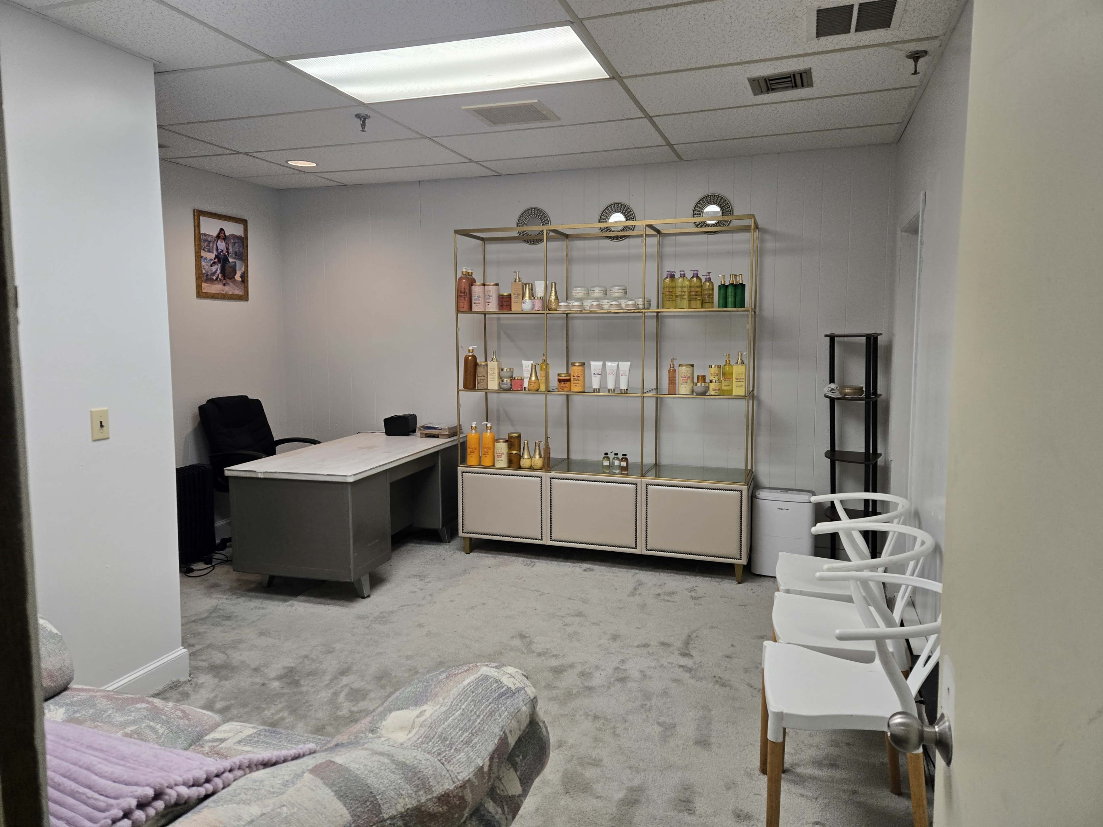 Bright Urban Studio Suite for Meetings & Creative Sessions Image in Plainville, Plainville, MA