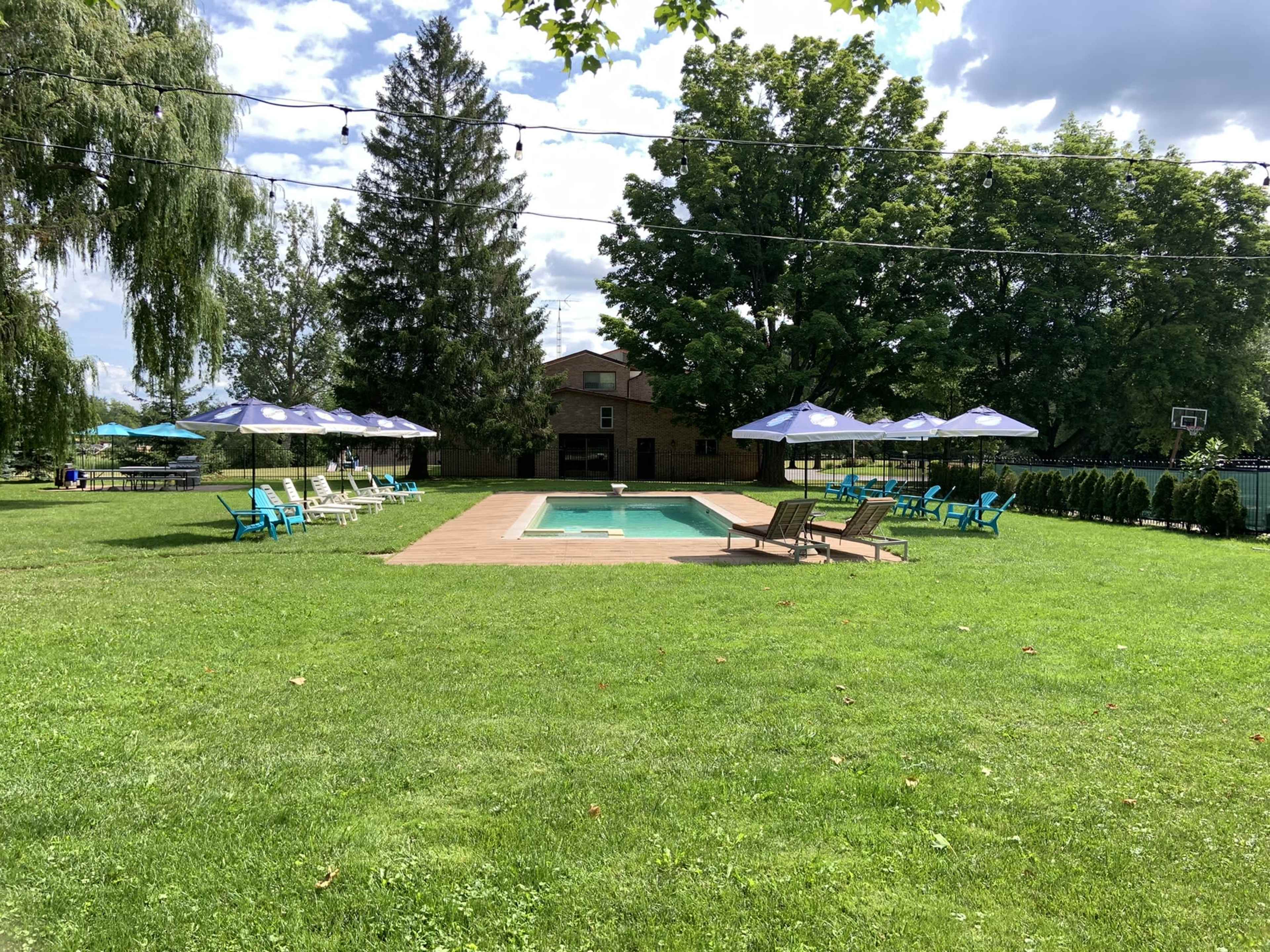 Cottage in the City Image in Vaughan, KLEINBURG, ON