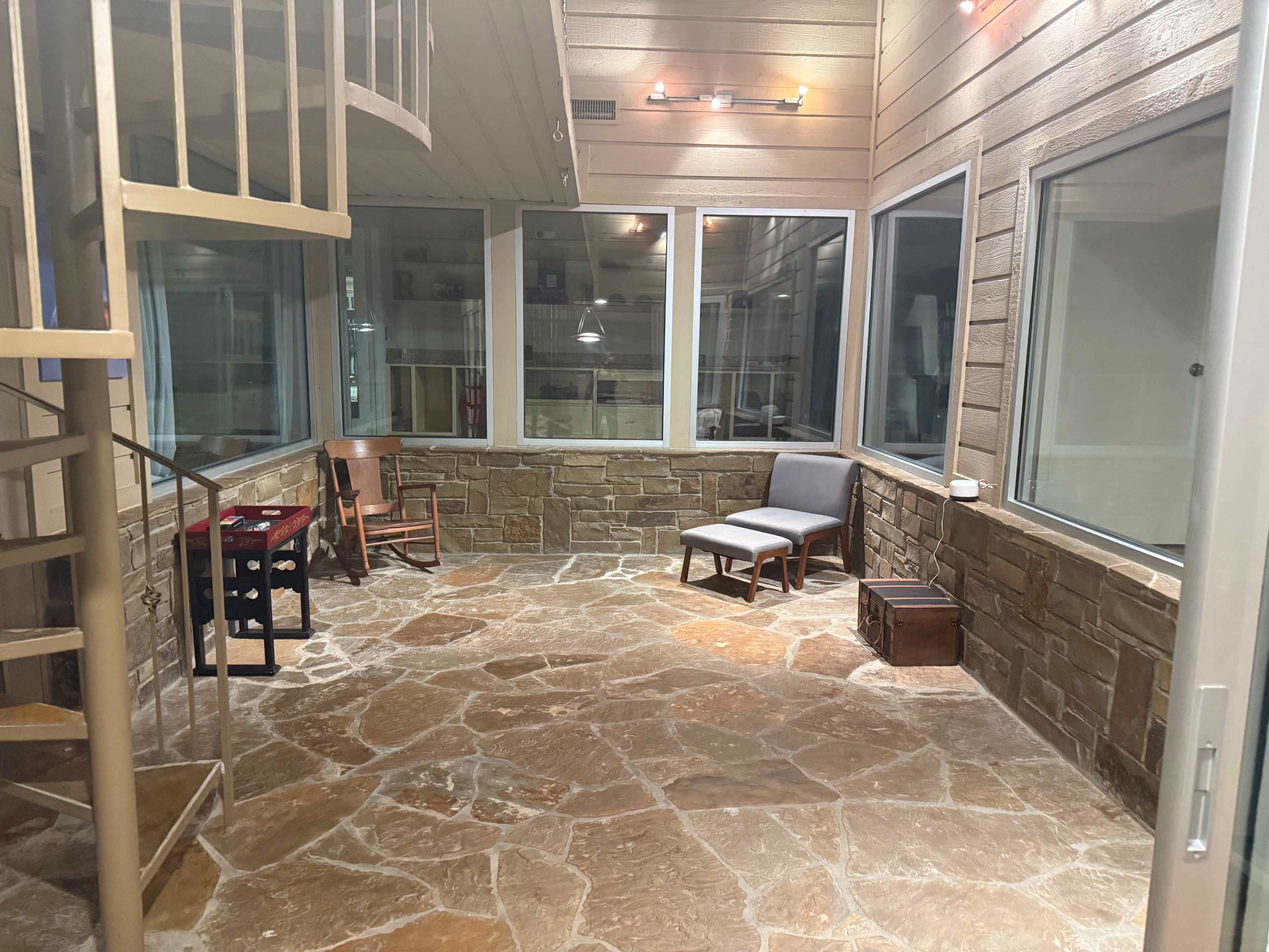 Retro-modern space with a sexy 80's vibe Image in Eldridge / West Oaks, Houston, TX