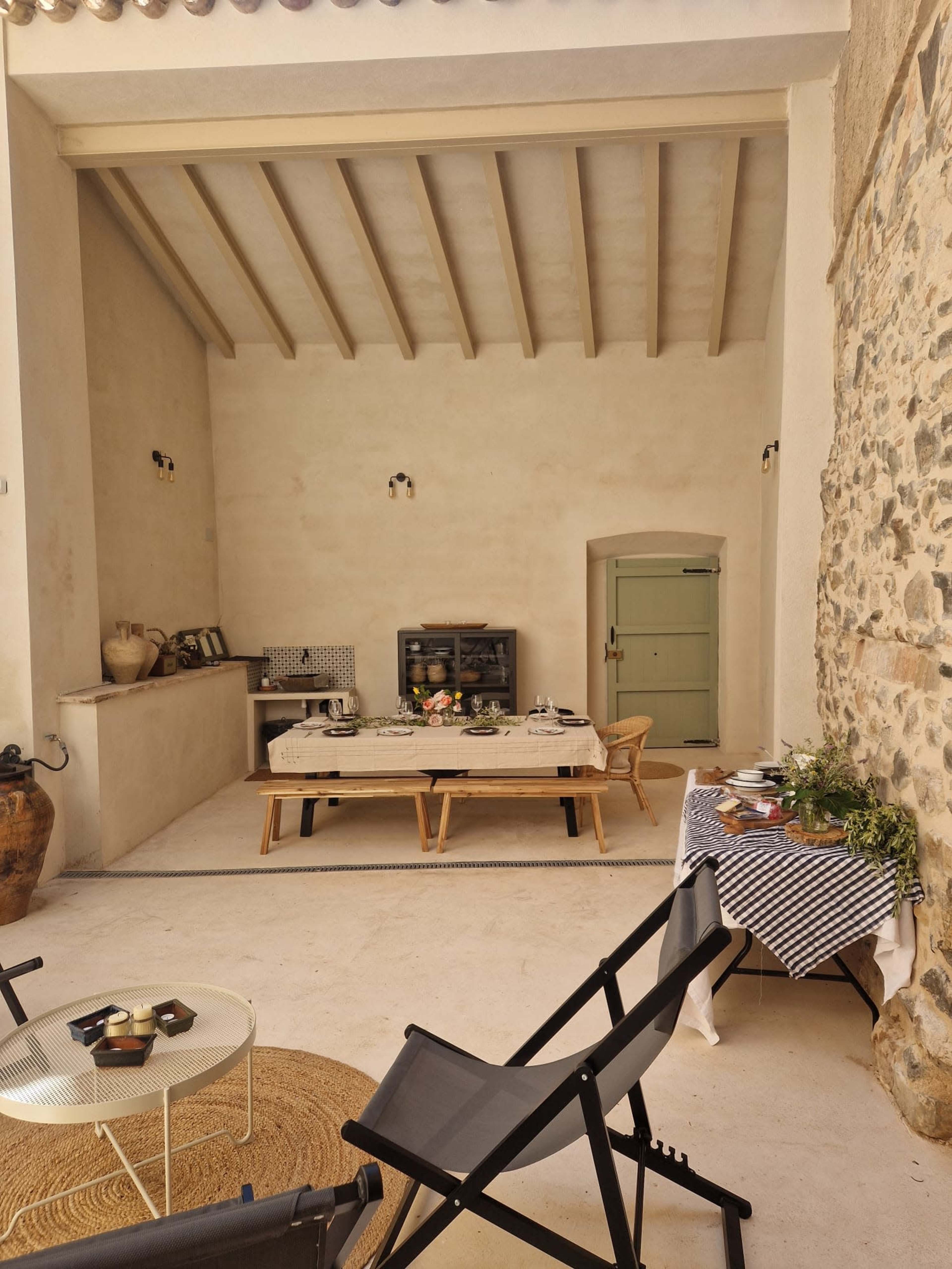 Sala rústica y moderna en el Priorato. Image in , La Vilella Baixa, T