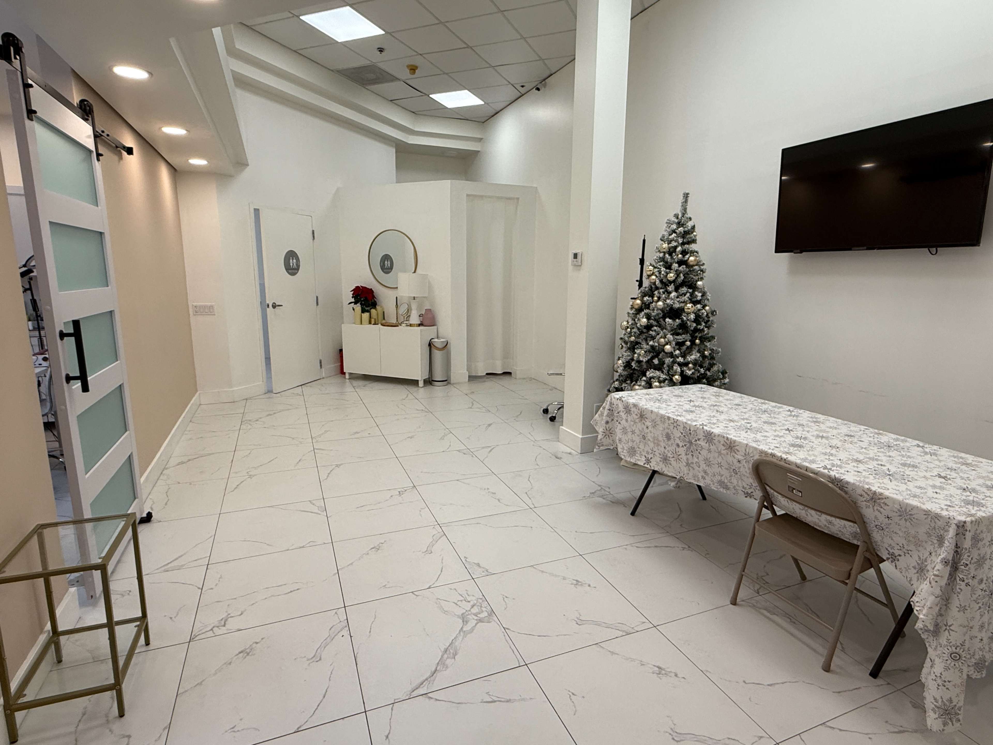 A modern, bright, and cozy space in Los Altos. Endless versatility—your imagination is the only limit! Image in North Los Altos, LOS ALTOS, CA