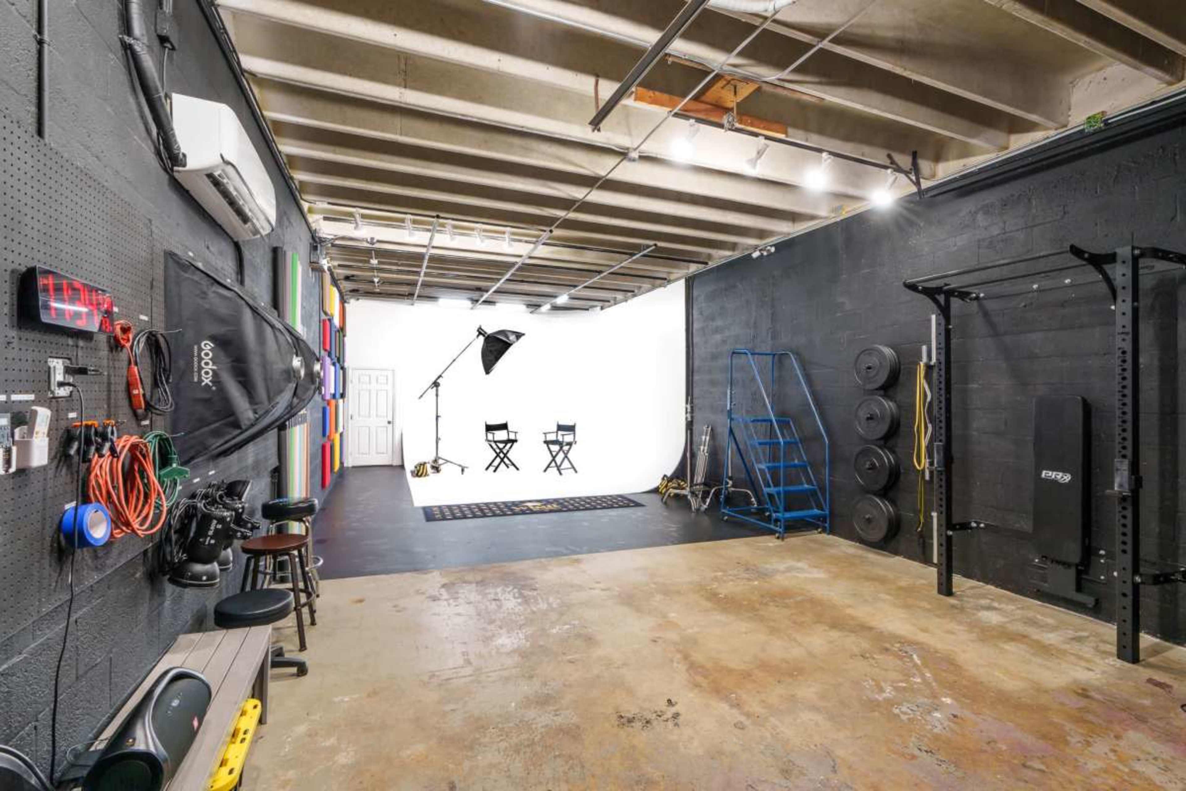 Wuul Studios (Studio C) Image in Little River, Miami, FL