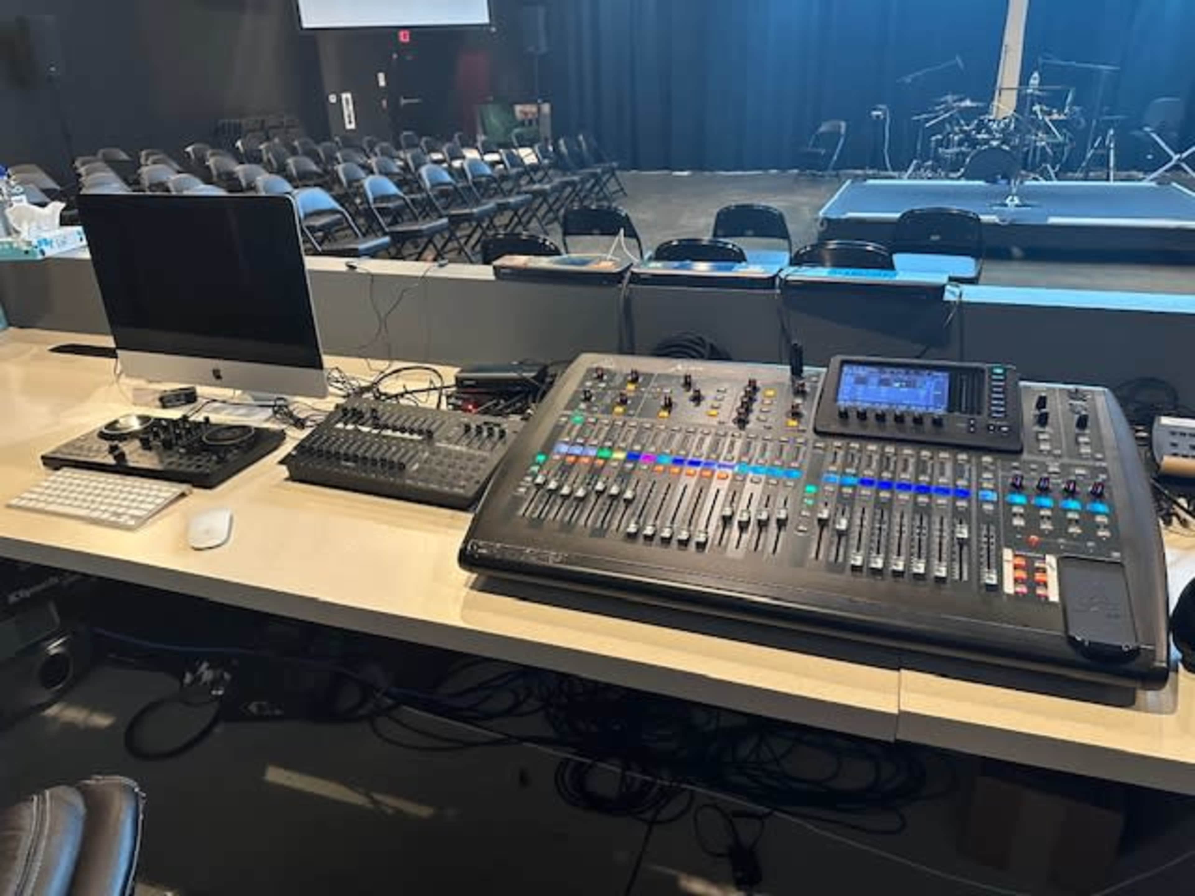 Mics, Speakers, Projectors, and 3 Large Screens