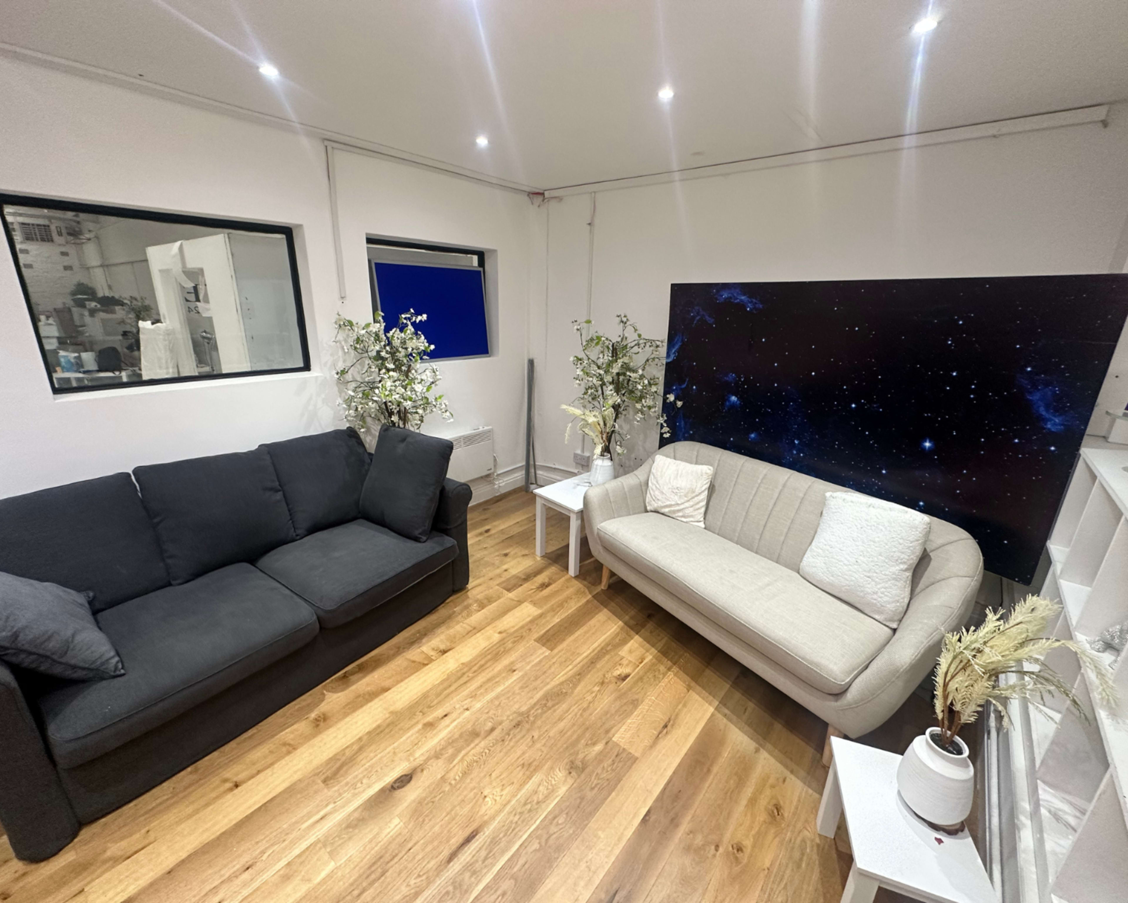 Podcast Room & Photoshoot Space Image in Park Royal, London, ENG