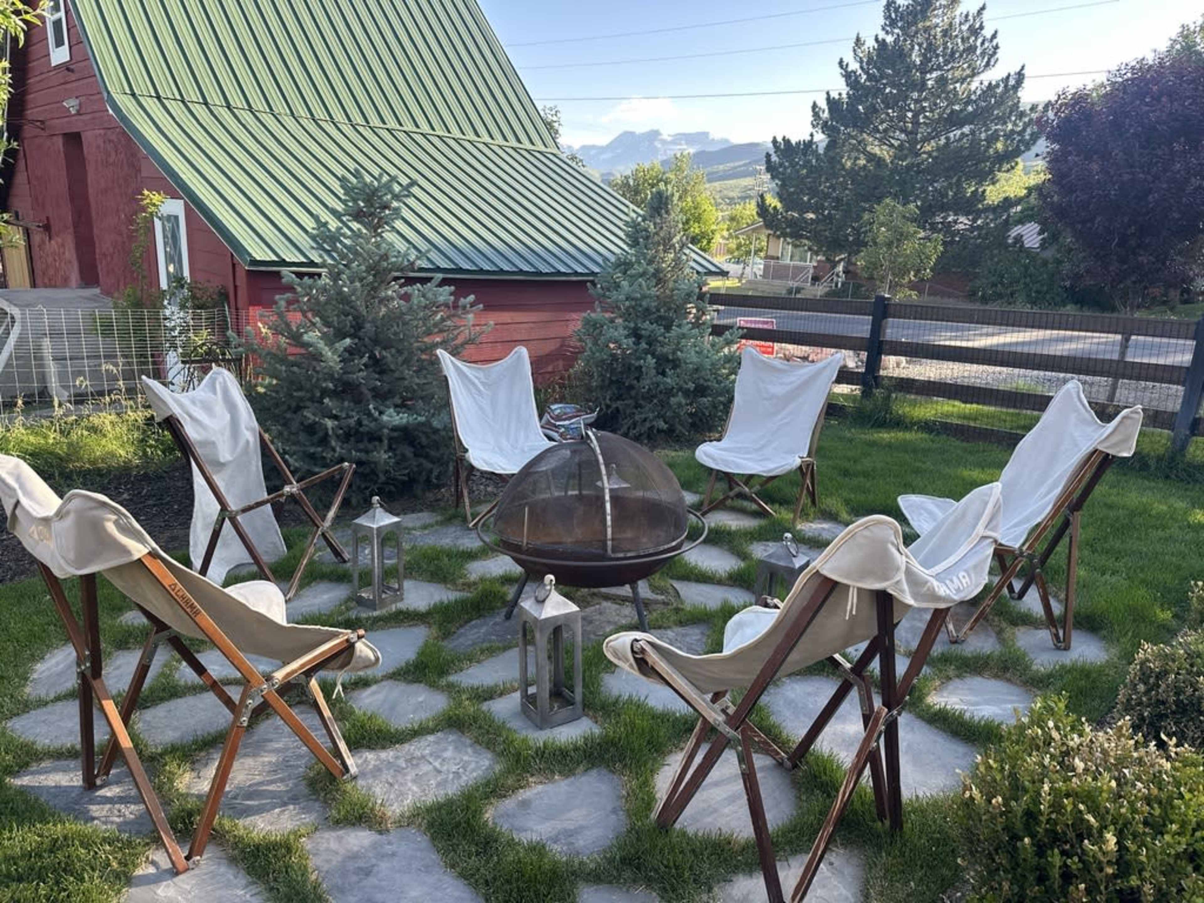 Charming Mountain Home With Modern And Rustic Touches Throughout The Property. Exterior Garden And Deck Have A European Aesthetic Image in Midway, Midway, UT