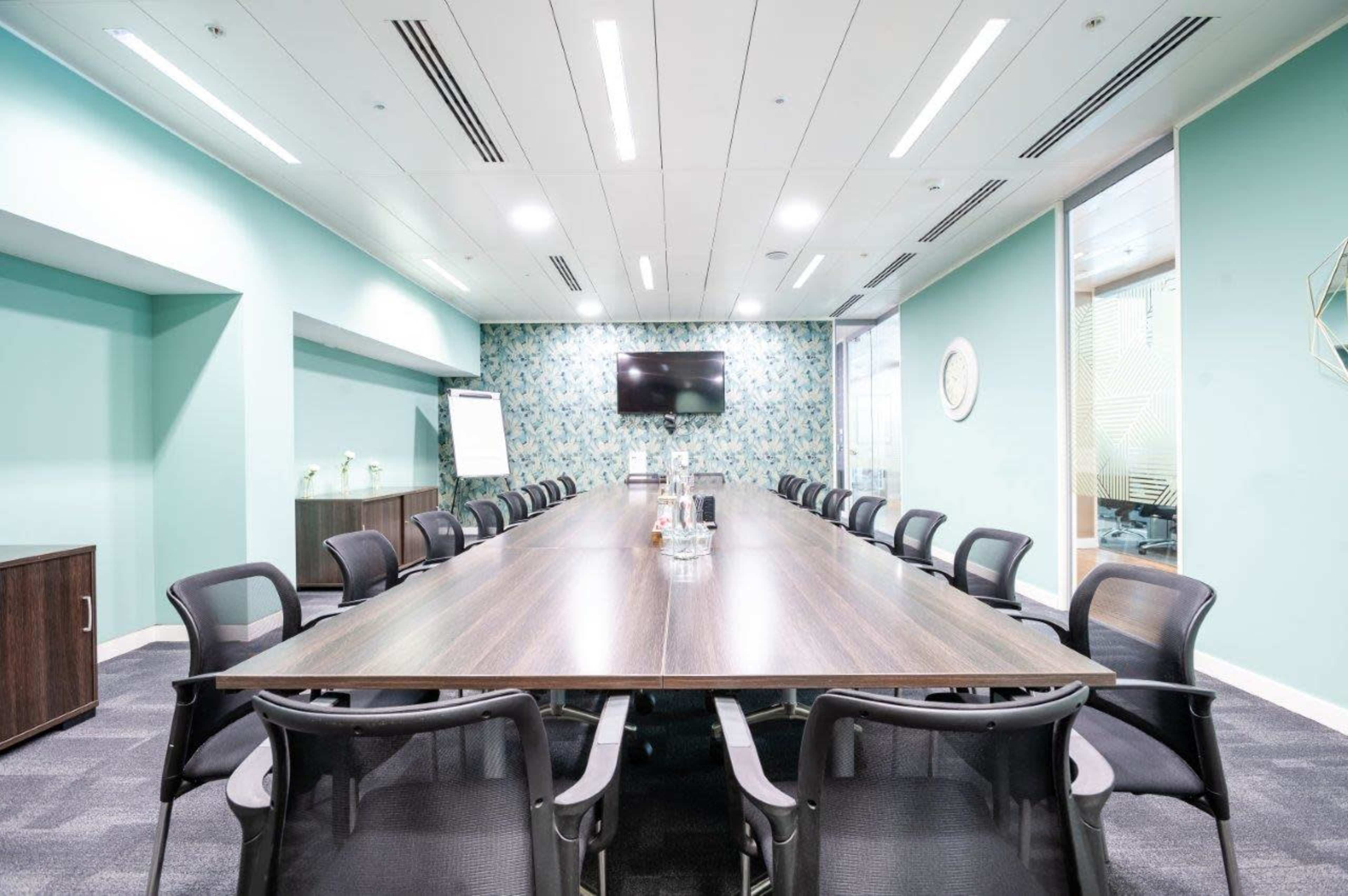 Meeting Room for 20 Attendees in Spinningfields - Charlton Image in Deansgate, Manchester, ENG