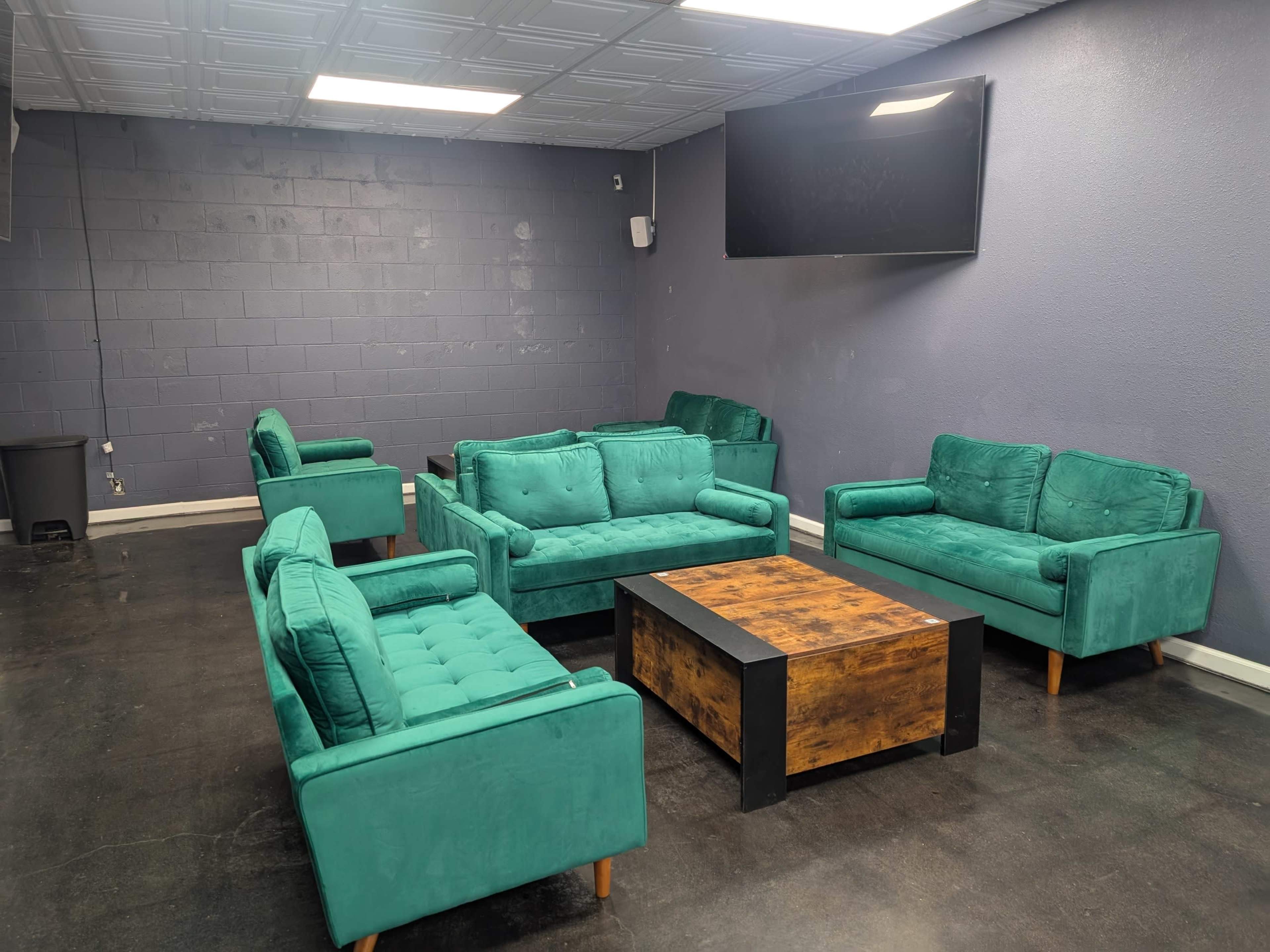 A discreet, high-functioning social space with everything built in. Image in Rosemont, Sacramento, CA