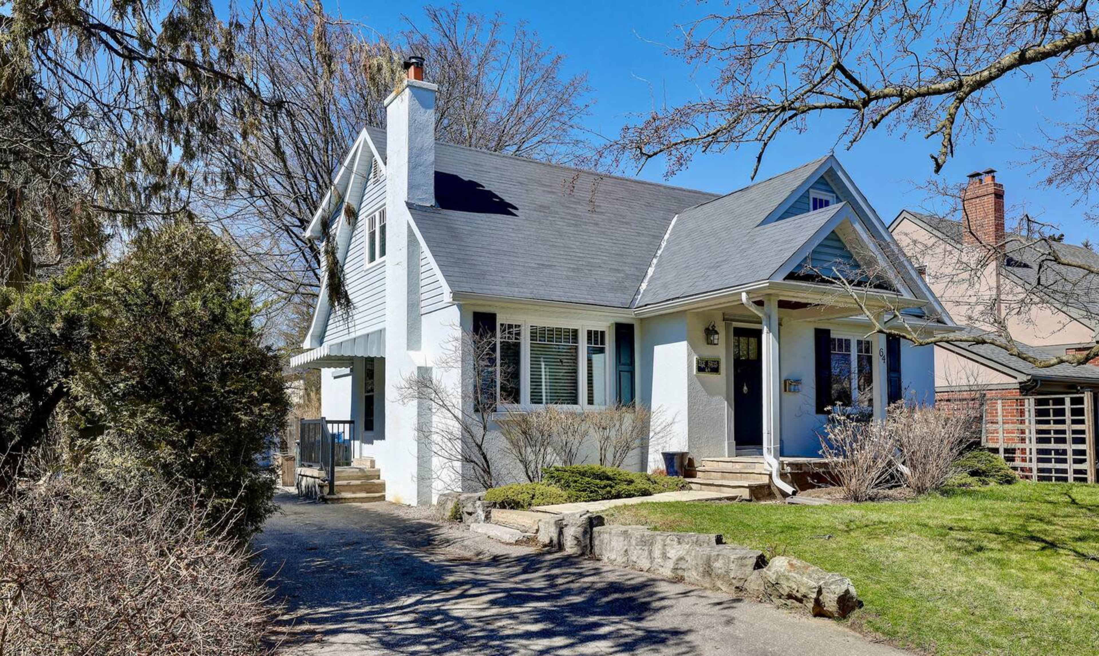 Stylish Lakeside – Film & Content Ready Image in Port Credit, Mississauga, ON