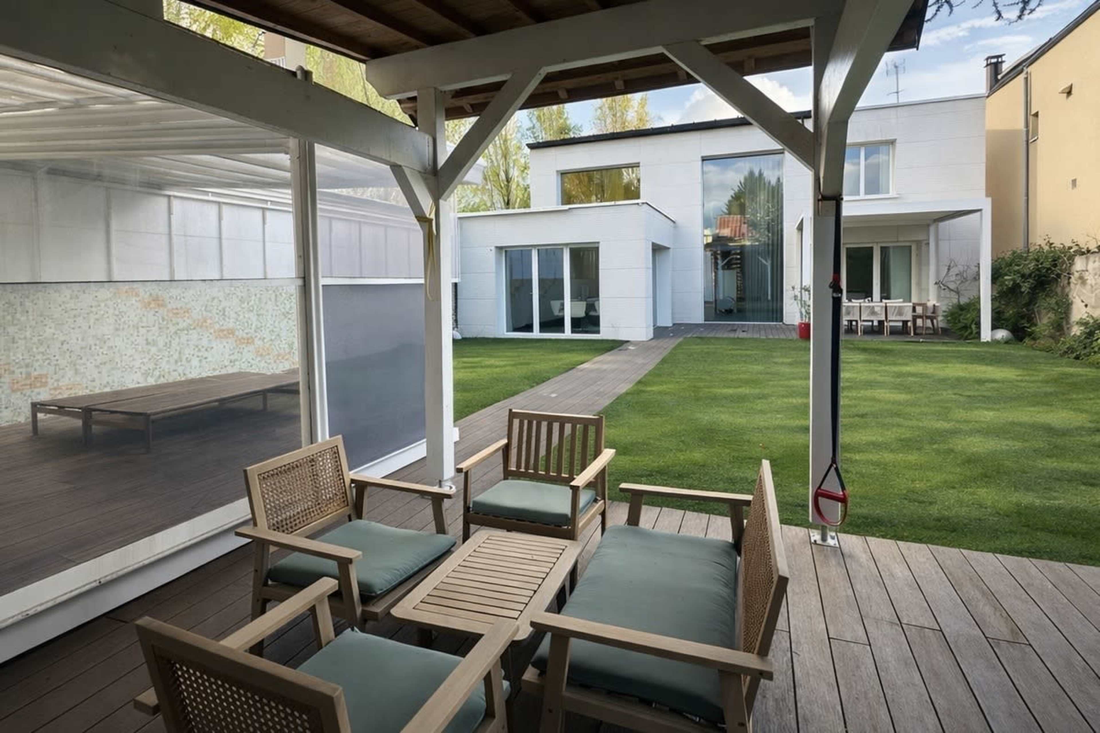 Maison d’architecte contemporaine avec jardin, sauna & jacuzzi – idéale événements & shootings Image in Les Mûriers, Saint maur des fossés