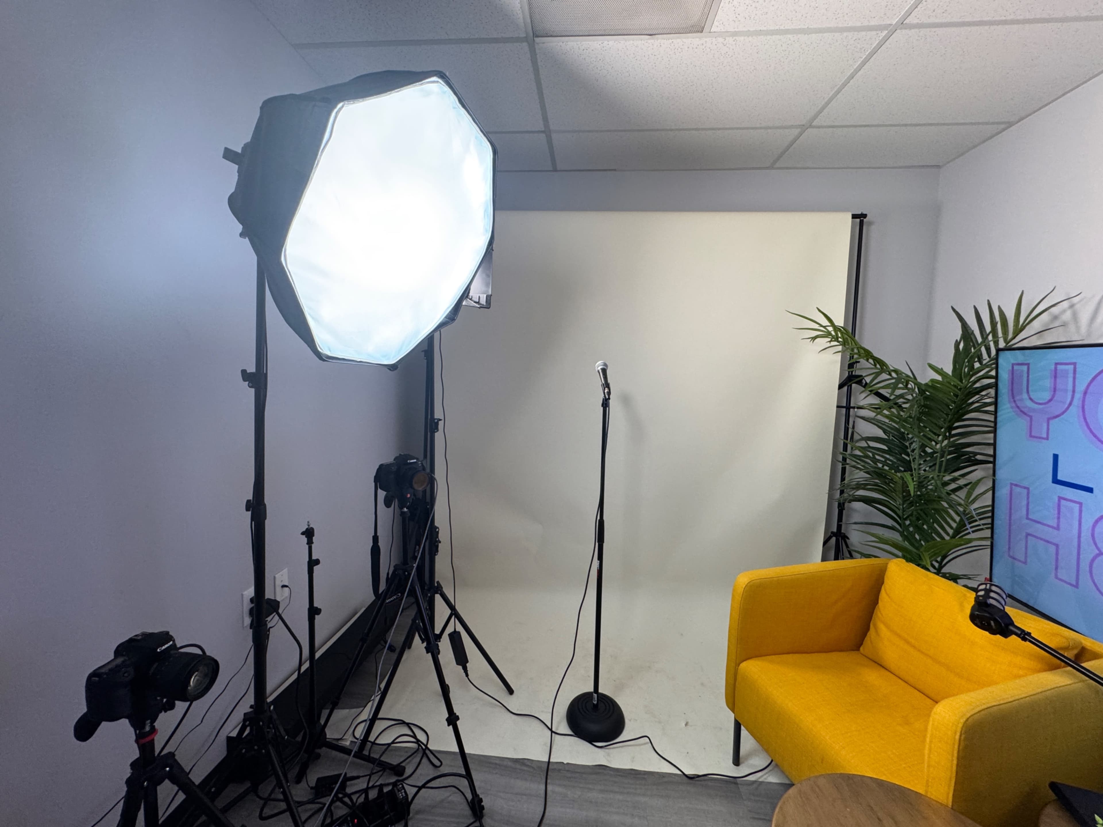 Cozy TV Studio Image in Glen Burnie, Glen Burnie, MD