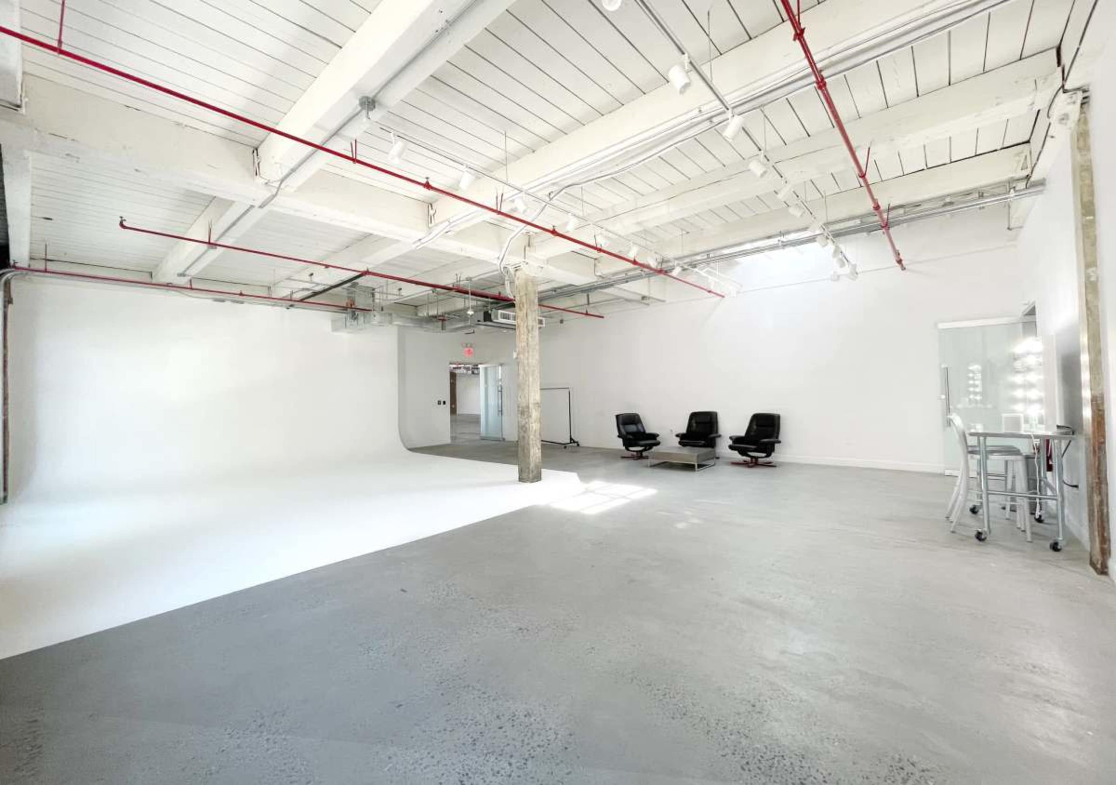 Spacious & Bright Daylight Studio in Greenpoint Luxury building ...