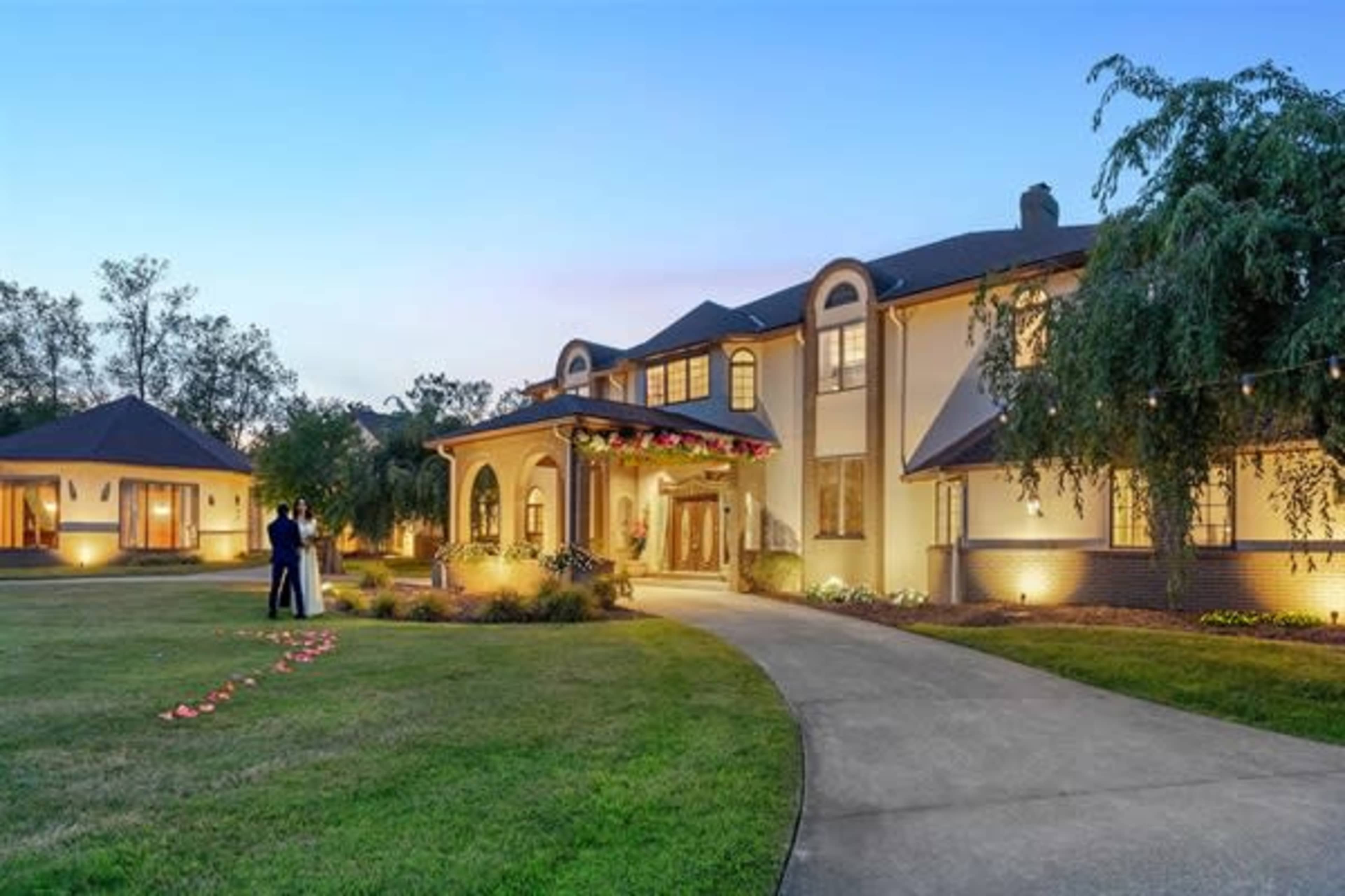 12700 Medina Mansion Image in Brunswick Hills Township, Medina, OH