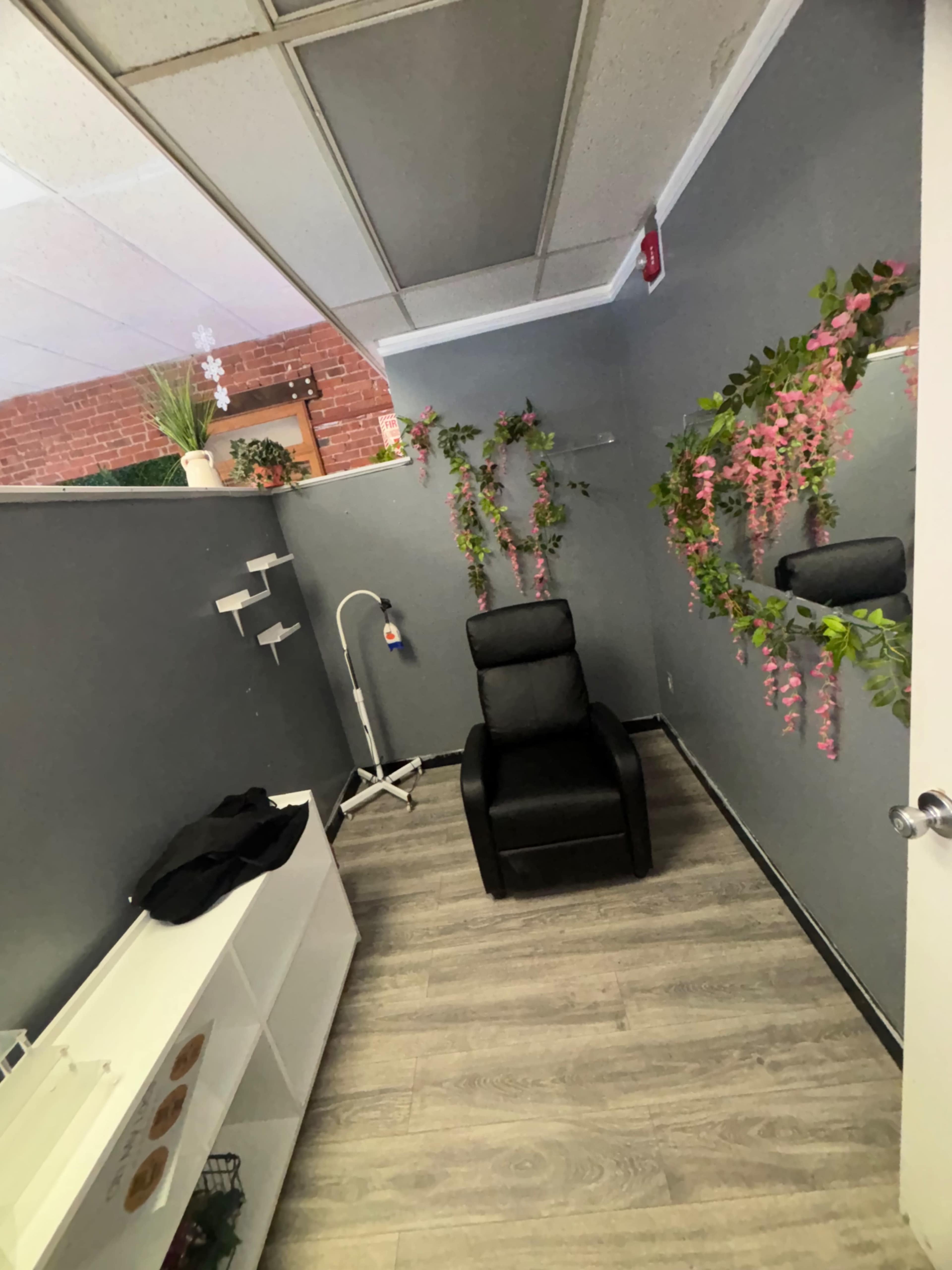 Downtown areas tons of small owned business surrounding the salon. Image in Waterbury, Waterbury, CT