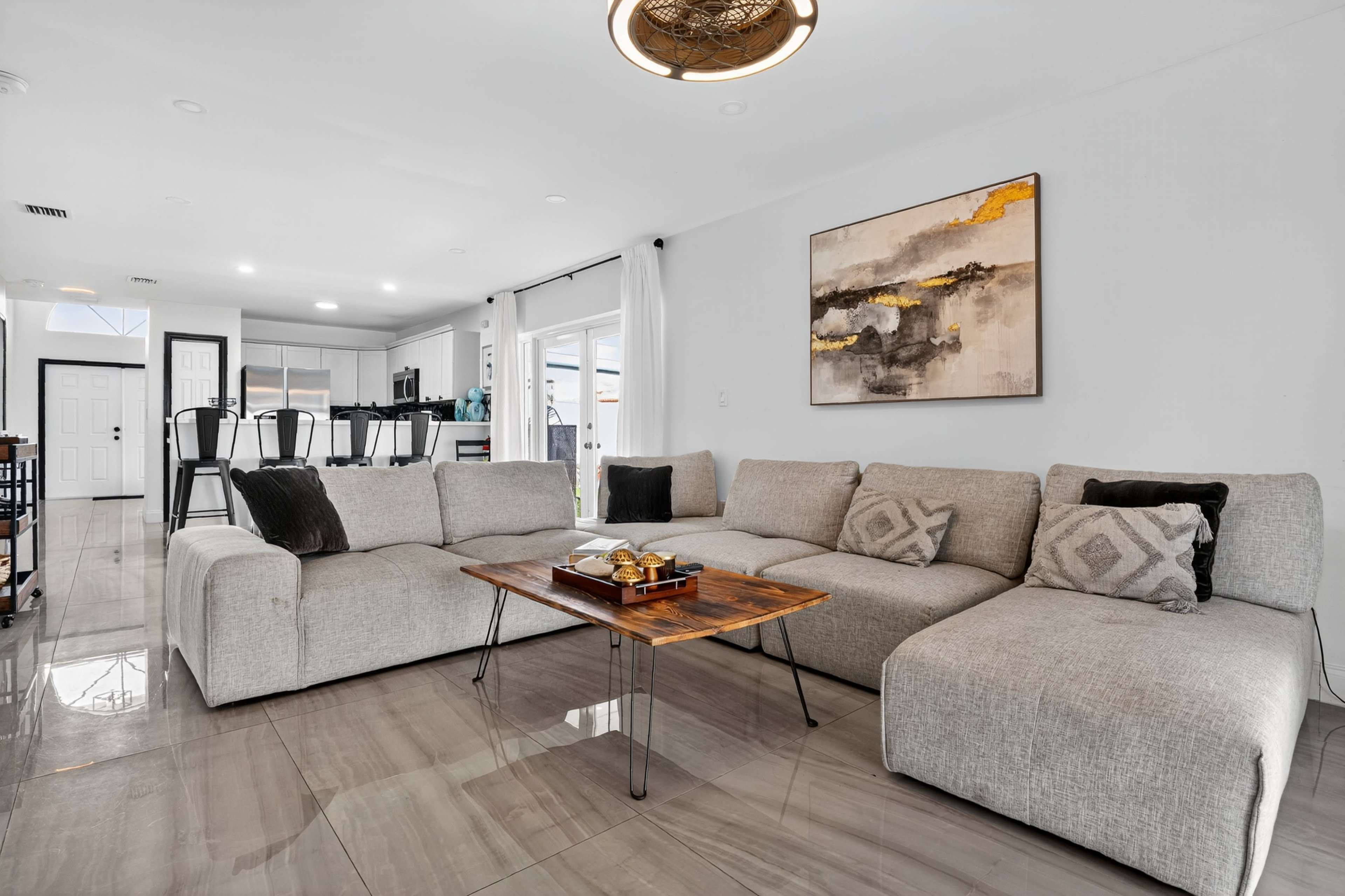 Spacious House for Birthdays, Parties, Quinces, Gatherings. Image in , miami gardens, FL