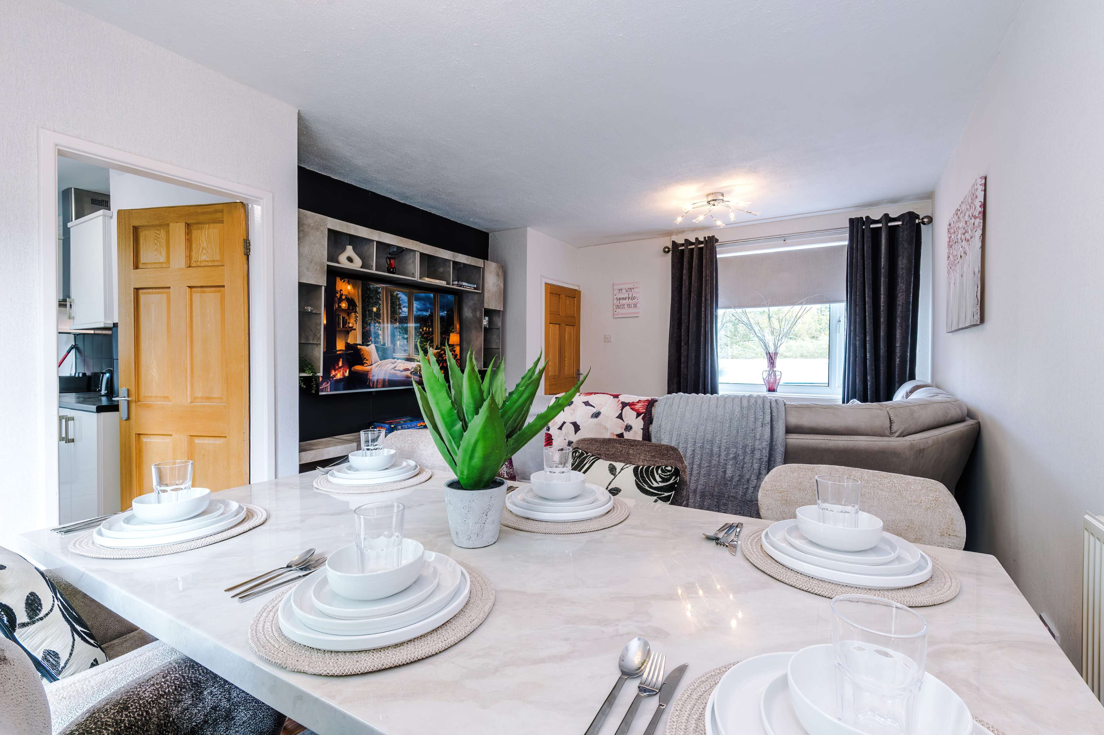 3 Bed House in Knutsford with Garden and Driveway Image in Knutsford, Knutsford, ENG