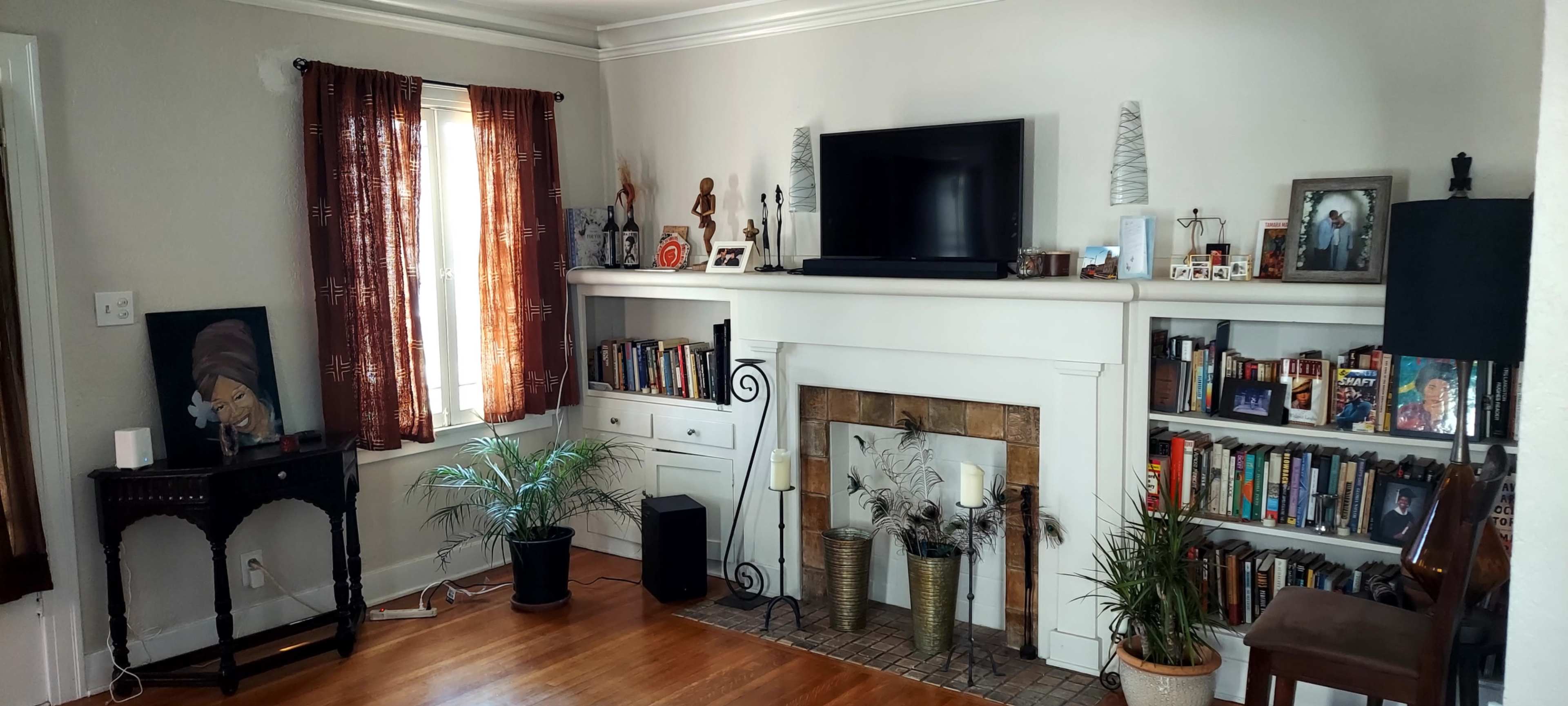 Stylish One Bedroom in Burgeoning Leimert Park Image in Hyde Park, Los Angeles, CA