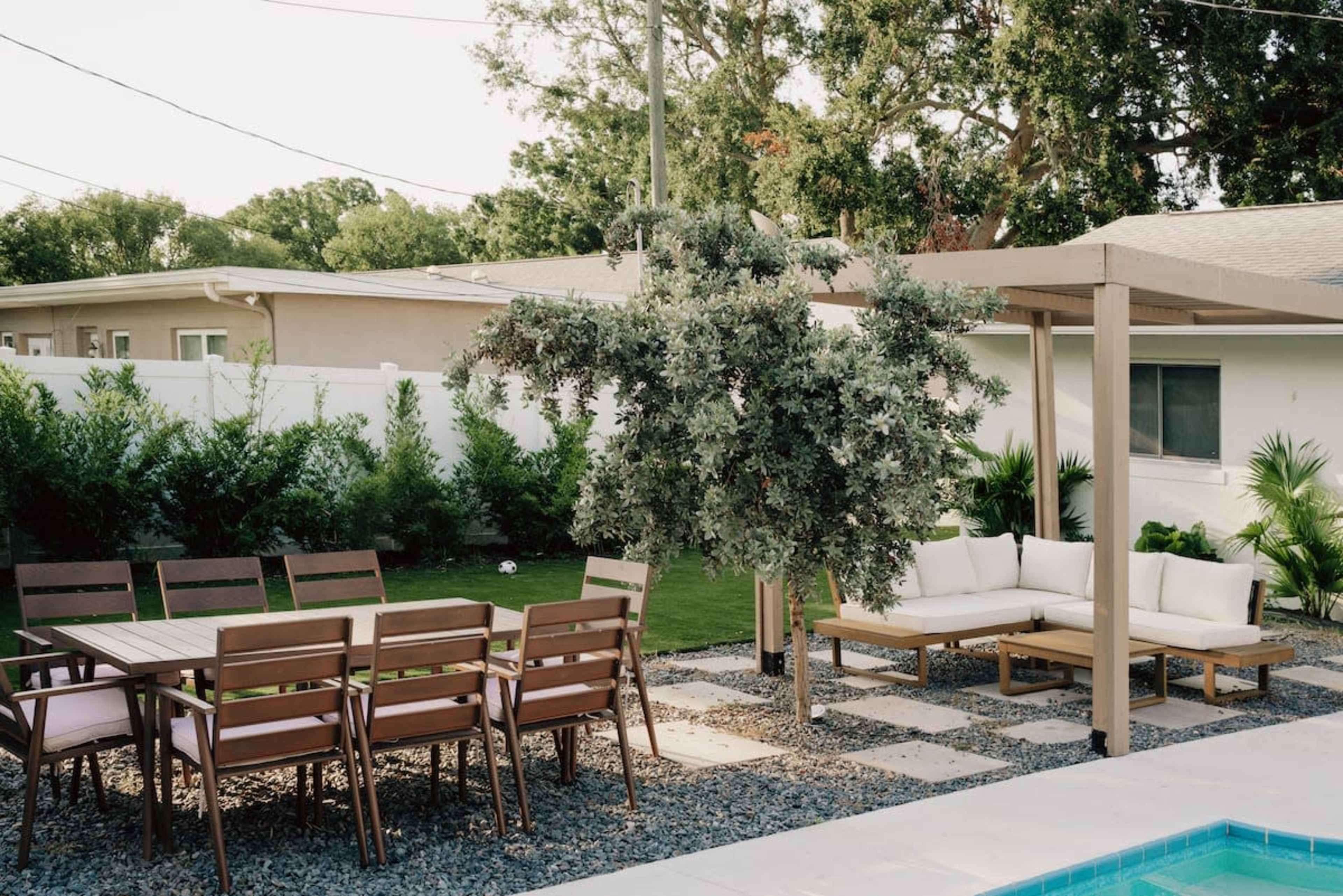 Modern Luxury Home with nice Design - Kitchen, Pool, Backyard Image in Jungle Terrace, St Petersburg, FL