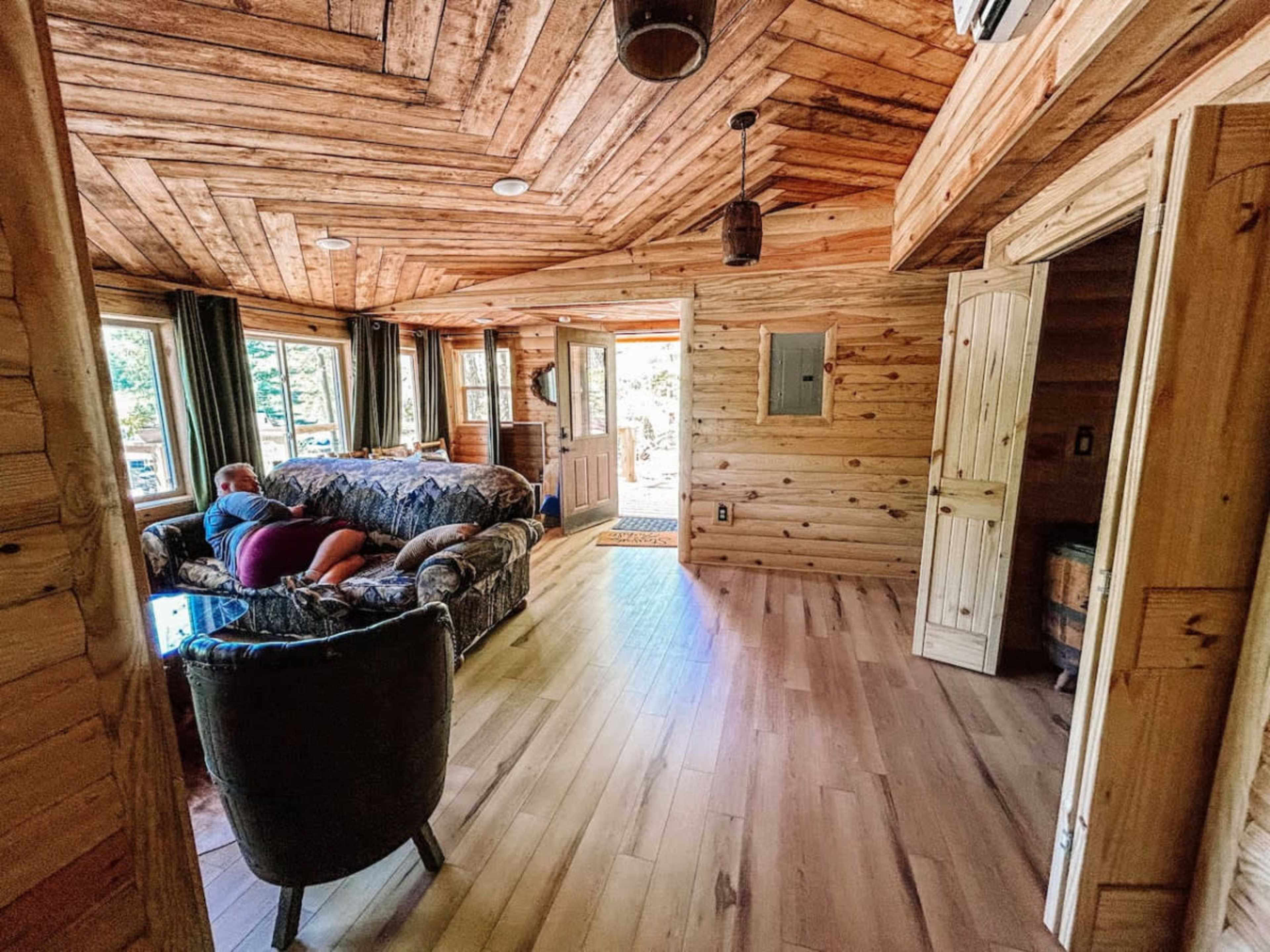 Hilltop Cabin Image in Jefferson Township, Martinsville, IN