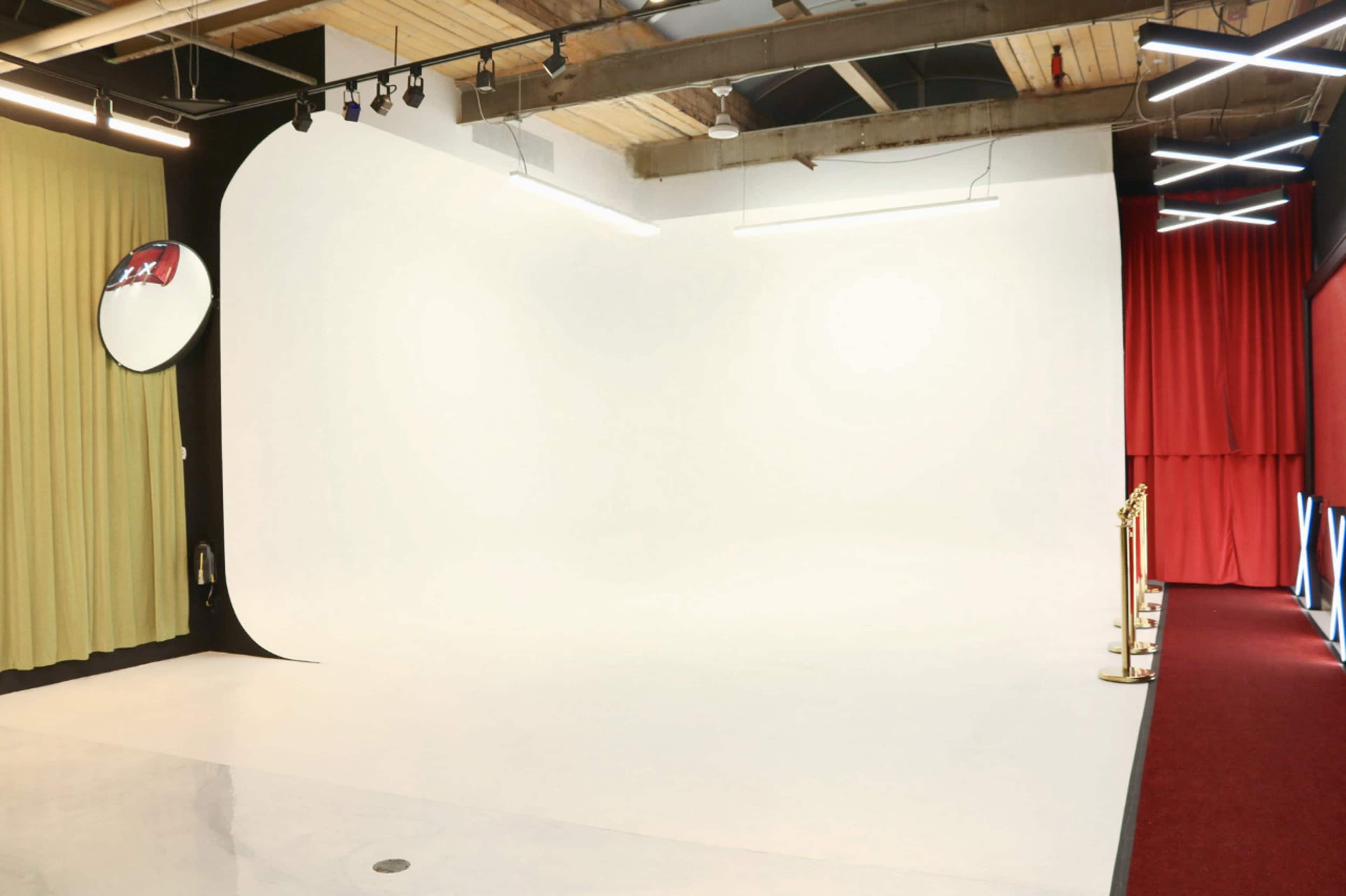 Largest Skylight over Cyclorama Studio Image in Weston-Pelham Park, Toronto, ON