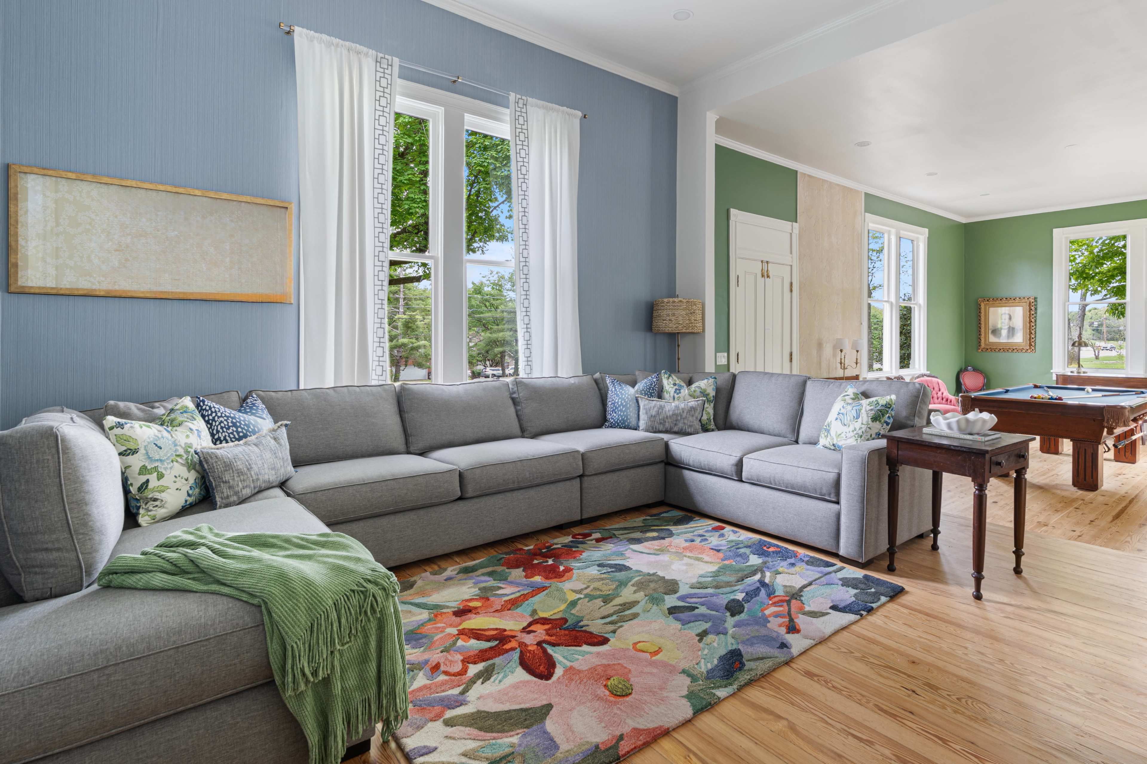Charming Downtown Home W/ Large Yard, Many Gathering Areas And Speakeasy Image in Murfreesboro, Murfreesboro, TN