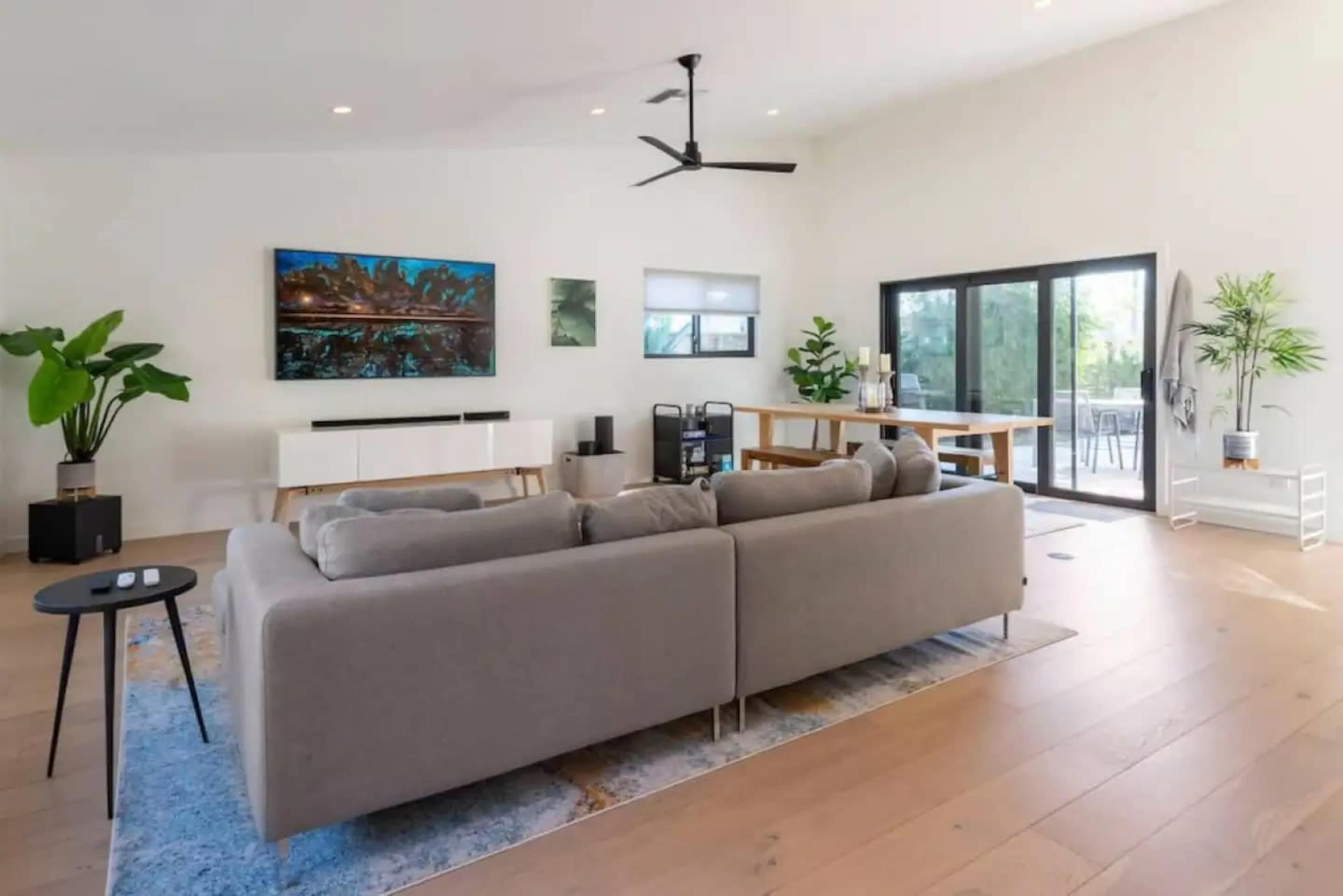 Stunning Modern Home in Hip Enclave near DT Orlando Image in Park Lake/Highland, Orlando, FL